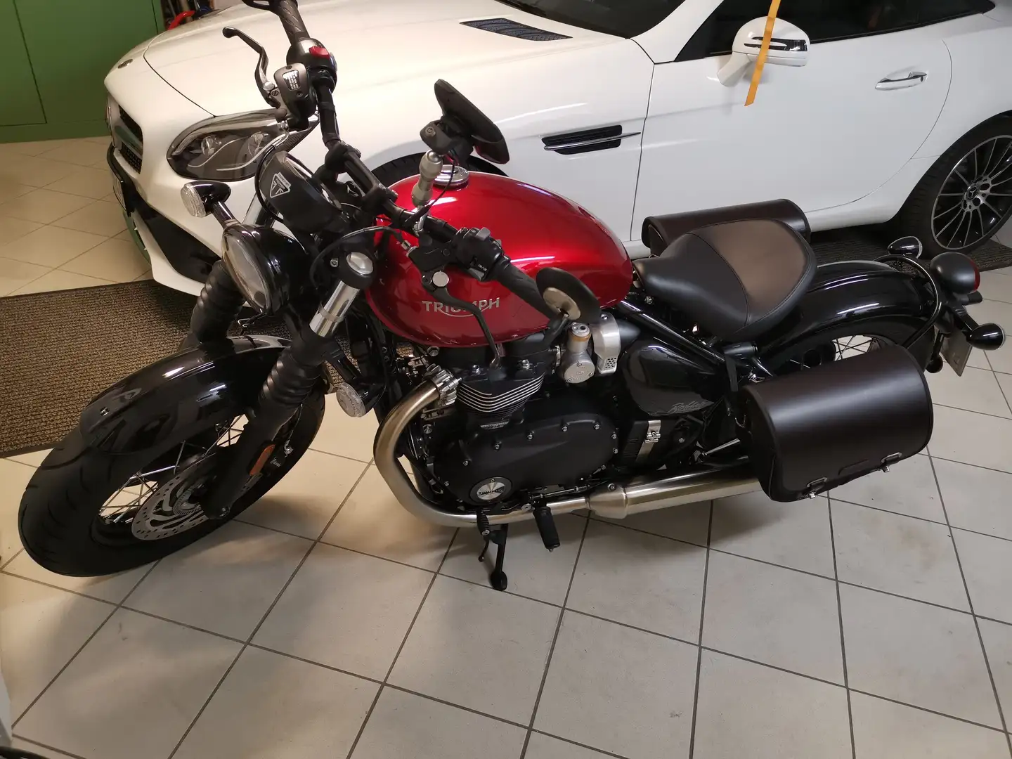 Triumph Bonneville Bobber Červená - 1