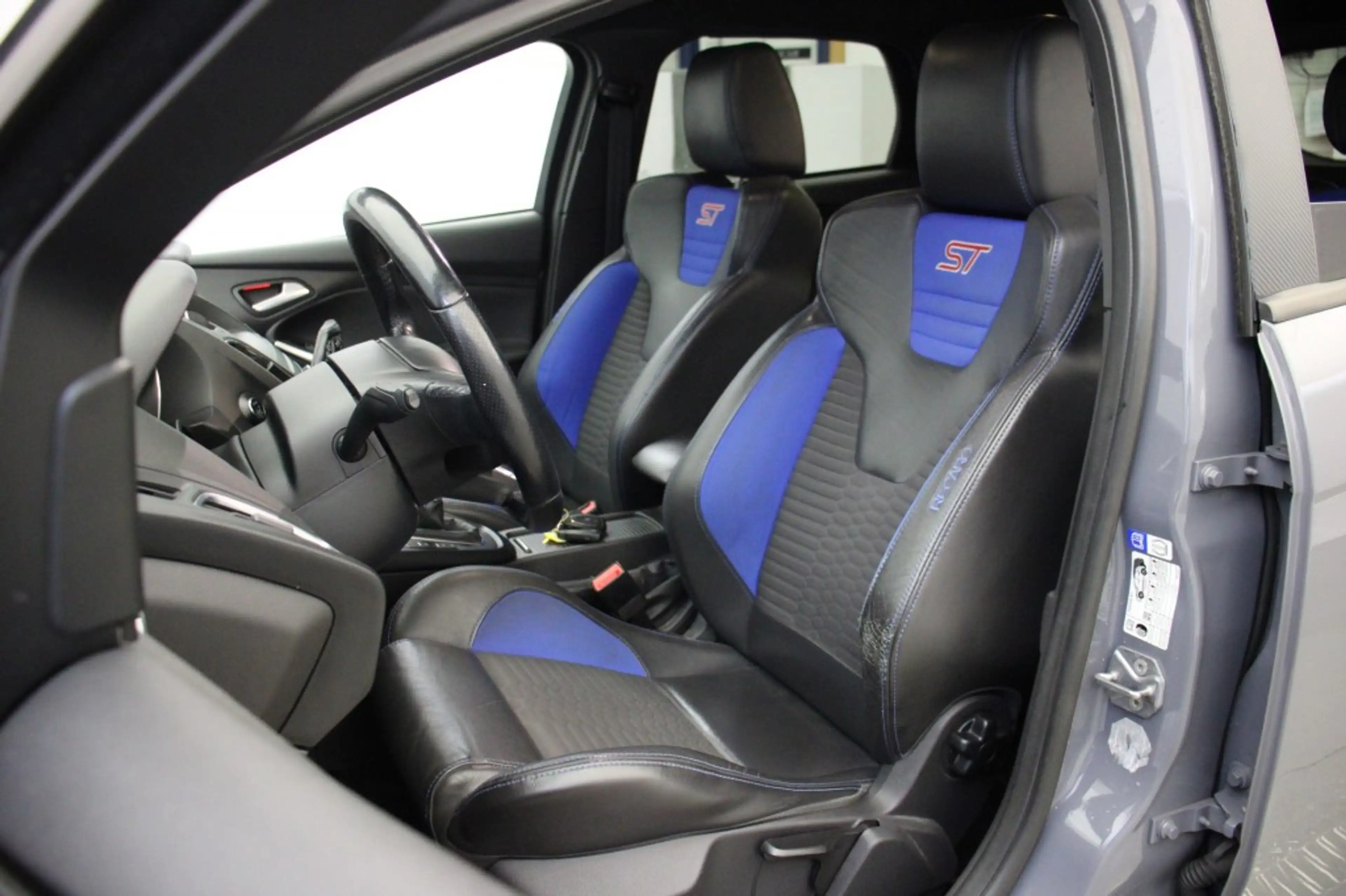 Ford Focus Wagon 2.0 ST 250 Pk - Navi, Camera, Recardo Sports — photo 11