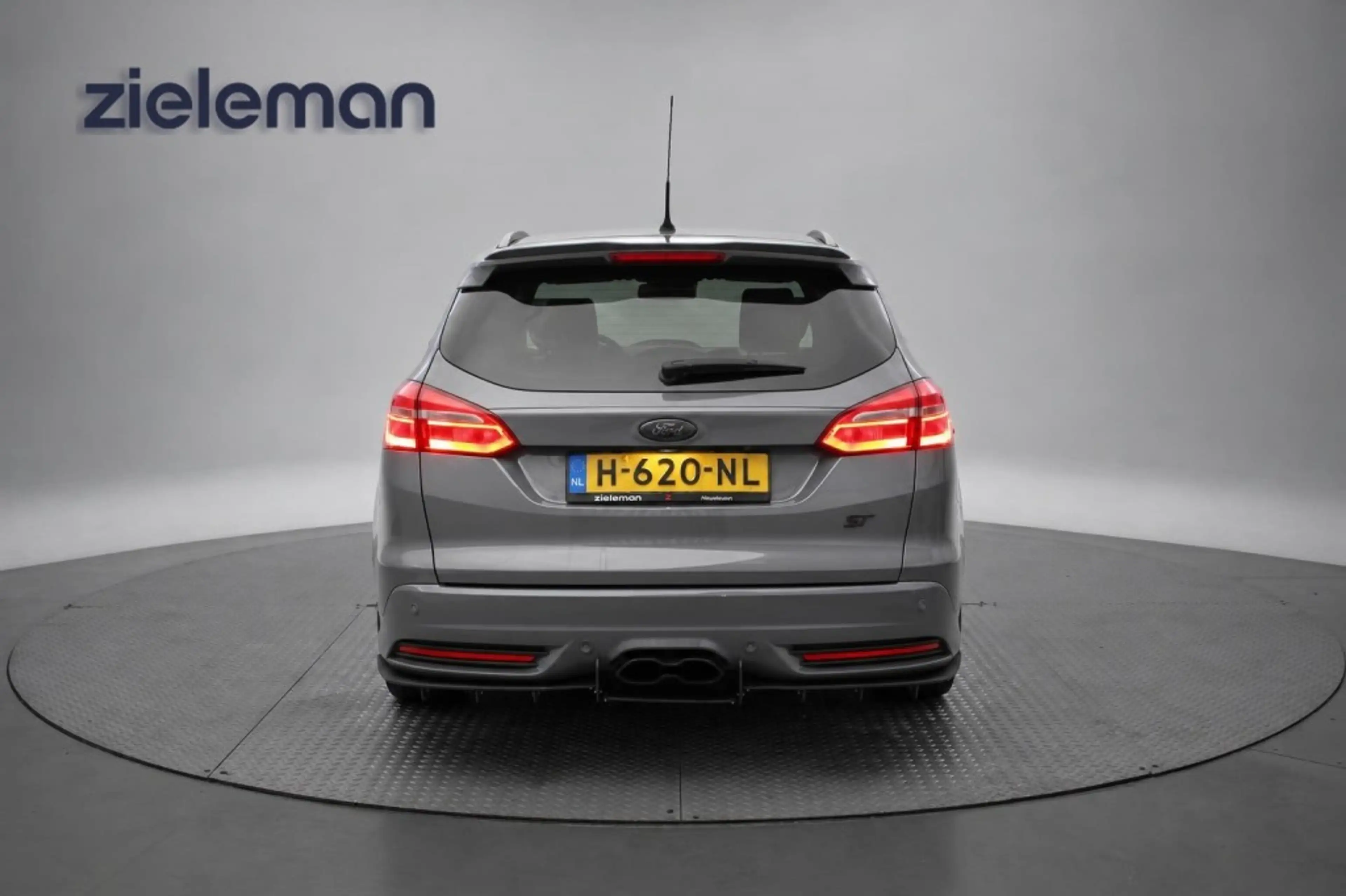 Ford Focus Wagon 2.0 ST 250 Pk - Navi, Camera, Recardo Sports — photo 19