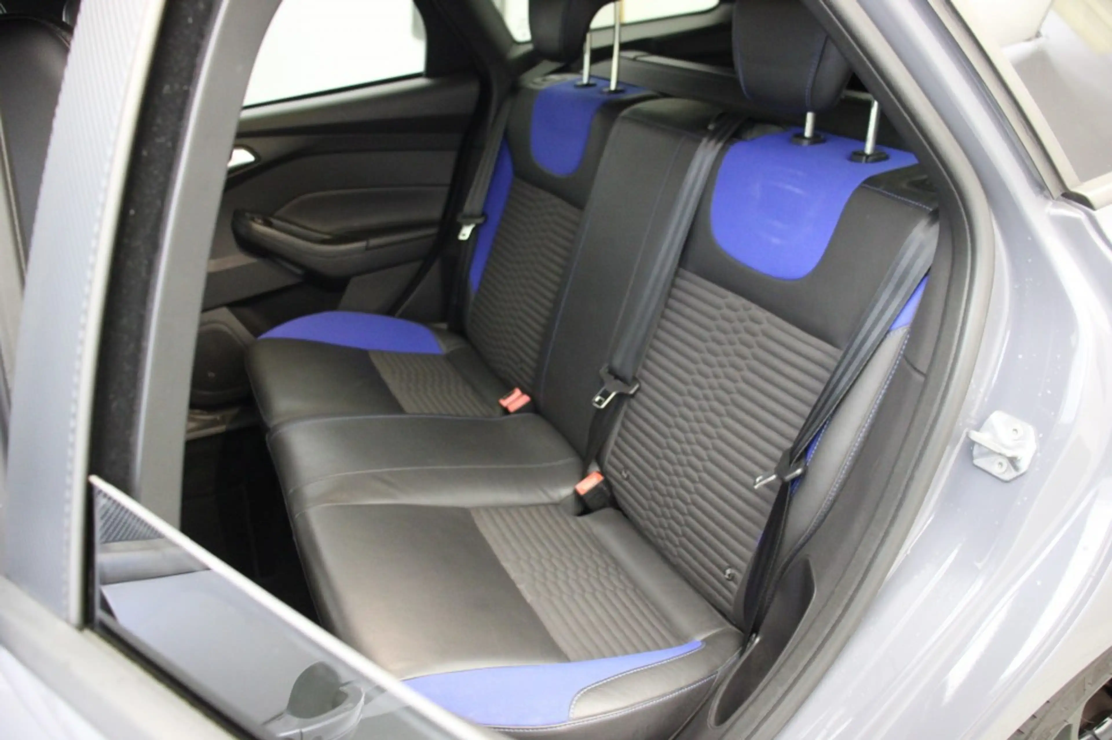 Ford Focus Wagon 2.0 ST 250 Pk - Navi, Camera, Recardo Sports — photo 13