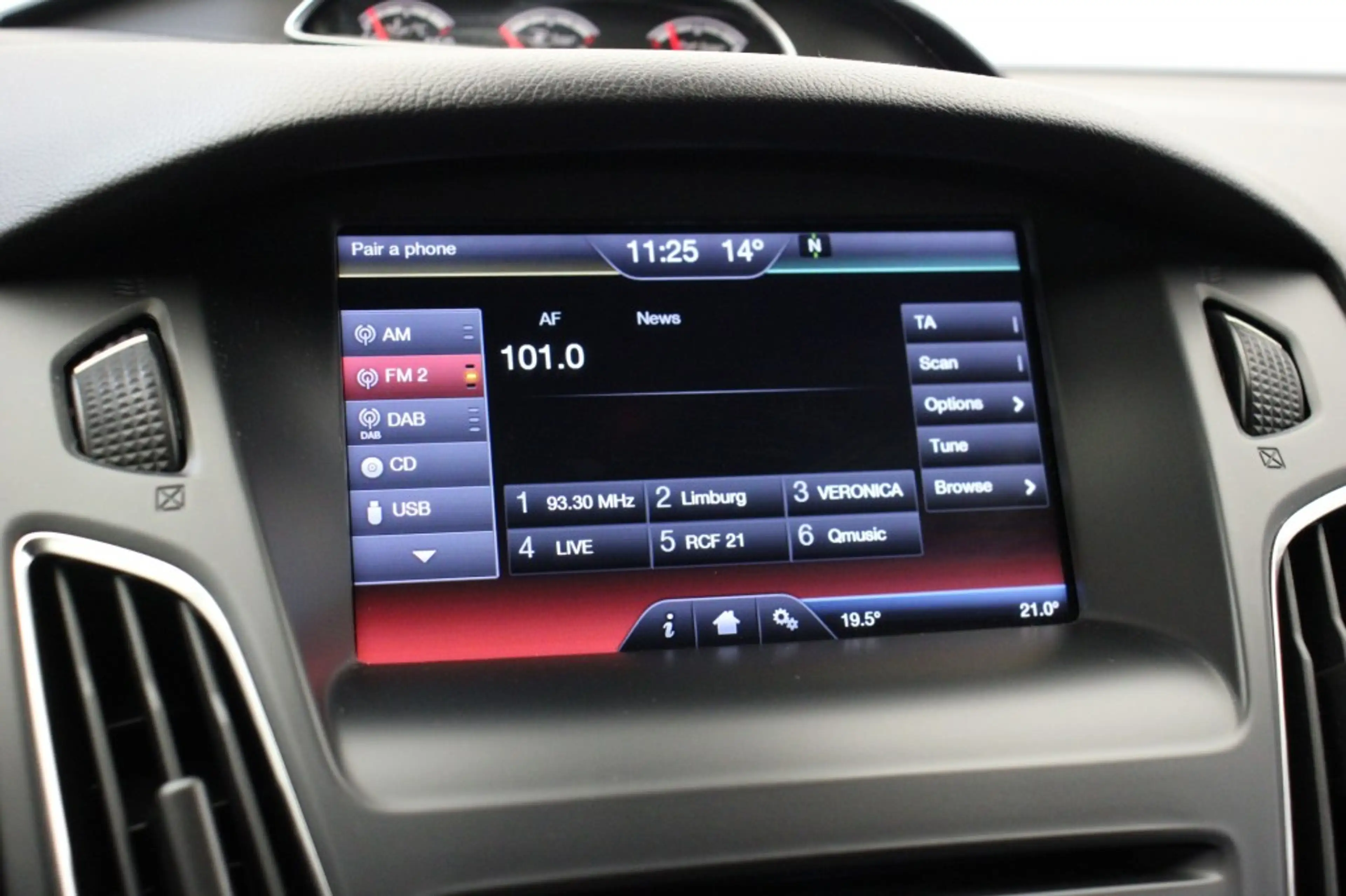 Ford Focus Wagon 2.0 ST 250 Pk - Navi, Camera, Recardo Sports — photo 30
