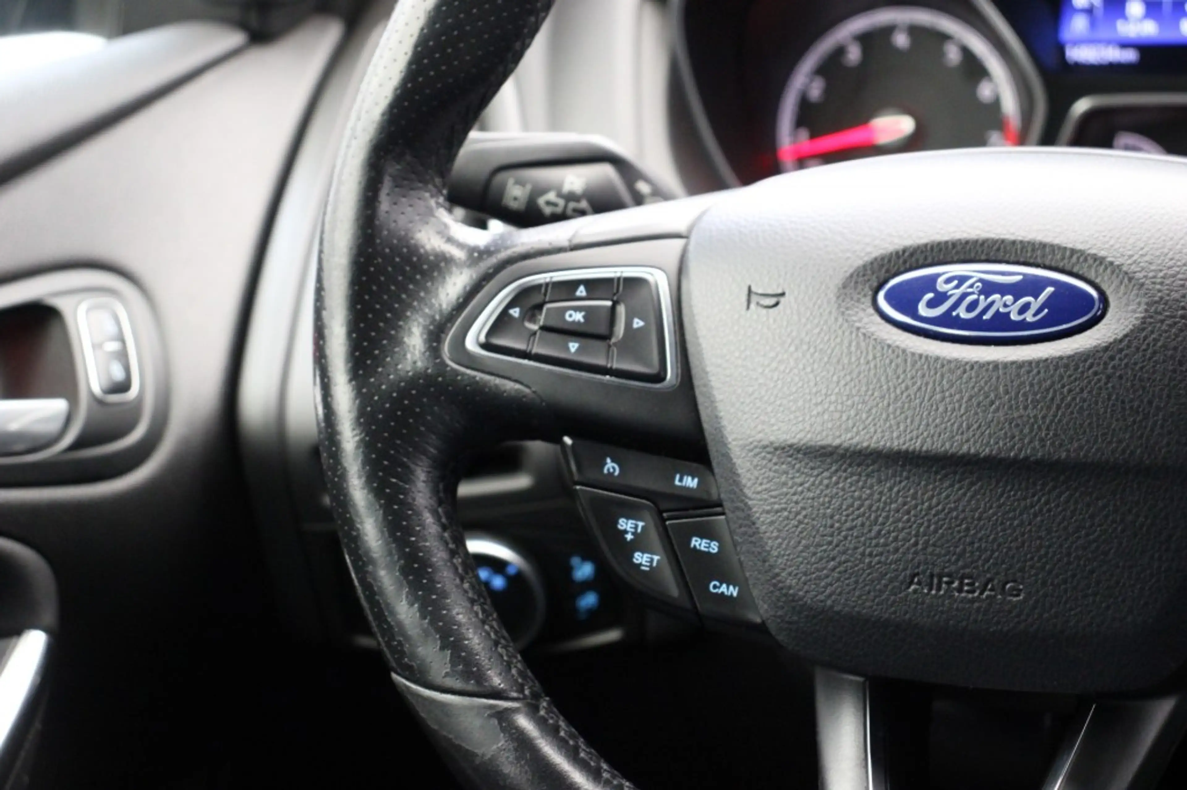 Ford Focus Wagon 2.0 ST 250 Pk - Navi, Camera, Recardo Sports — photo 23