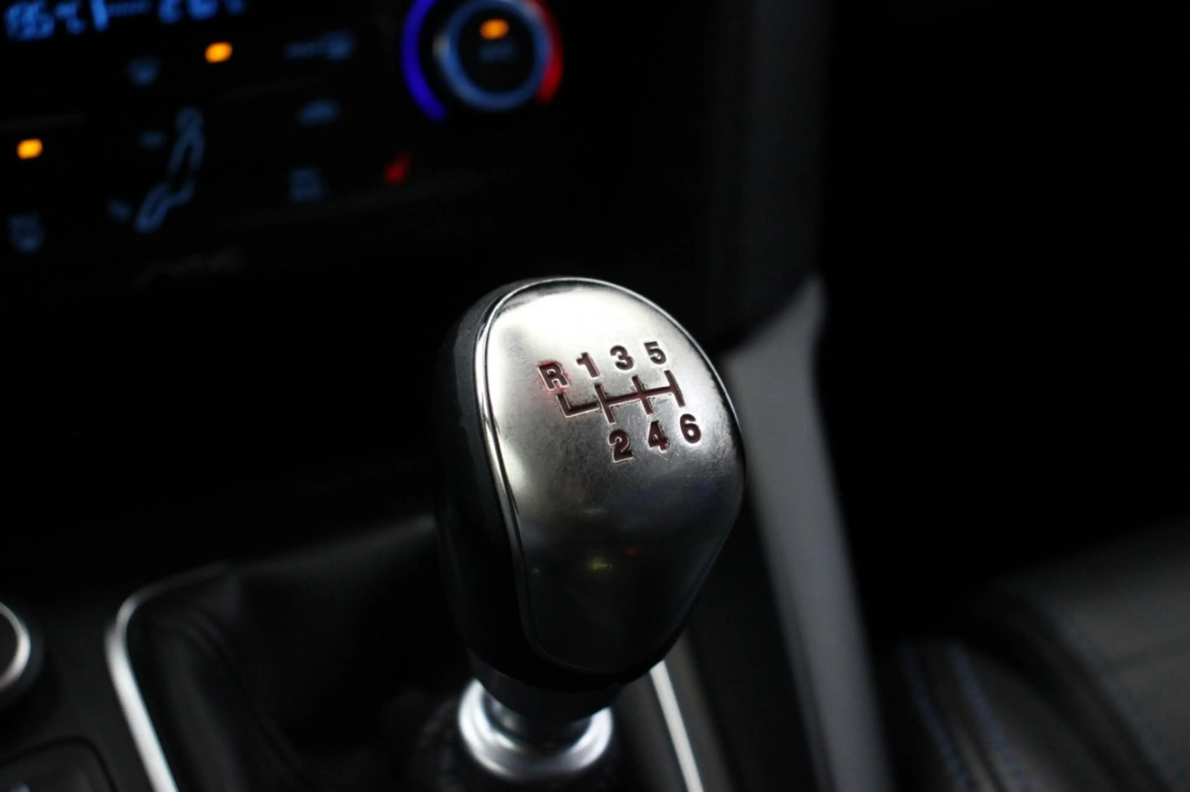 Ford Focus Wagon 2.0 ST 250 Pk - Navi, Camera, Recardo Sports — photo 34