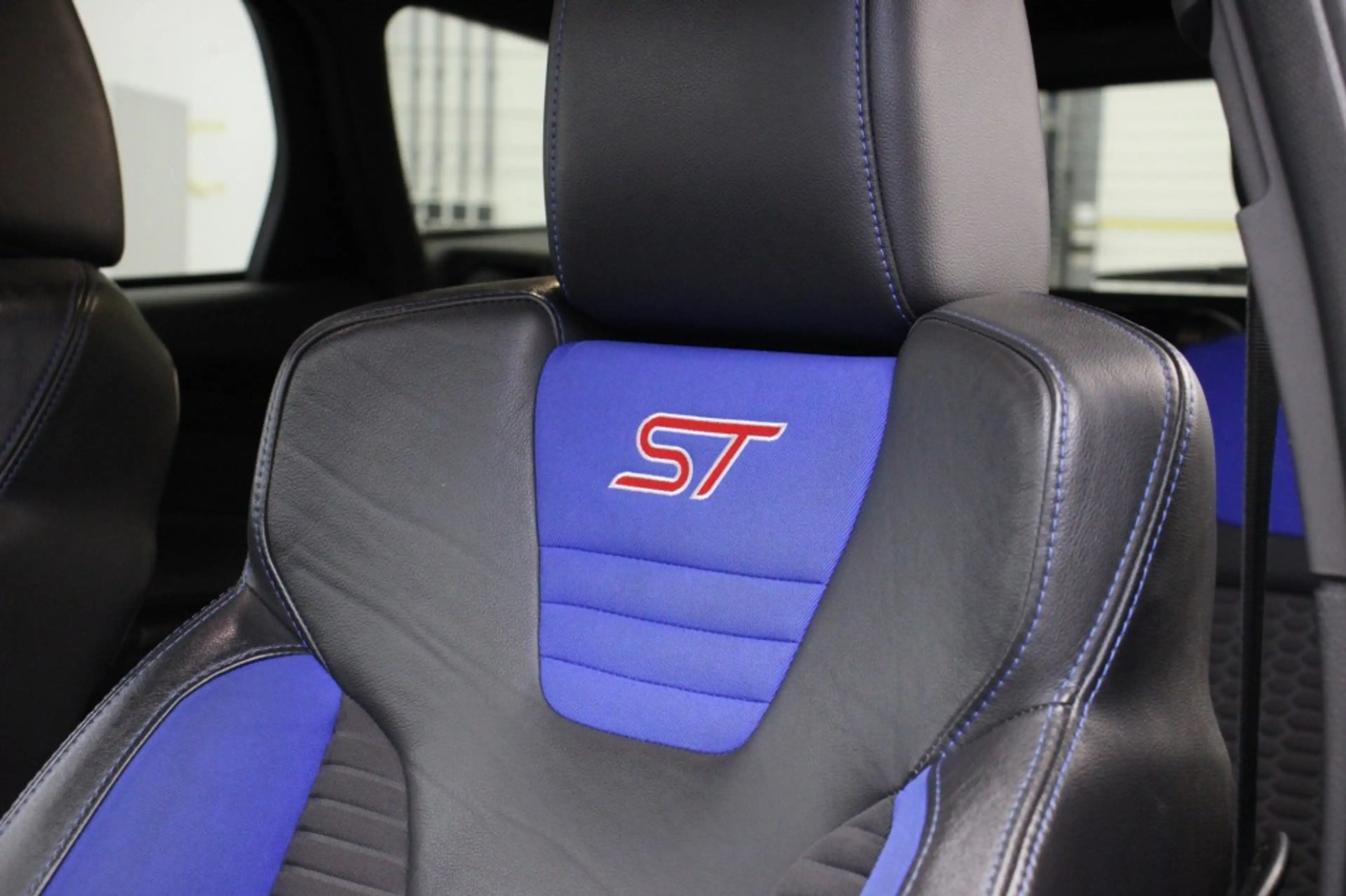 Ford Focus Wagon 2.0 ST 250 Pk - Navi, Camera, Recardo Sports — photo 7