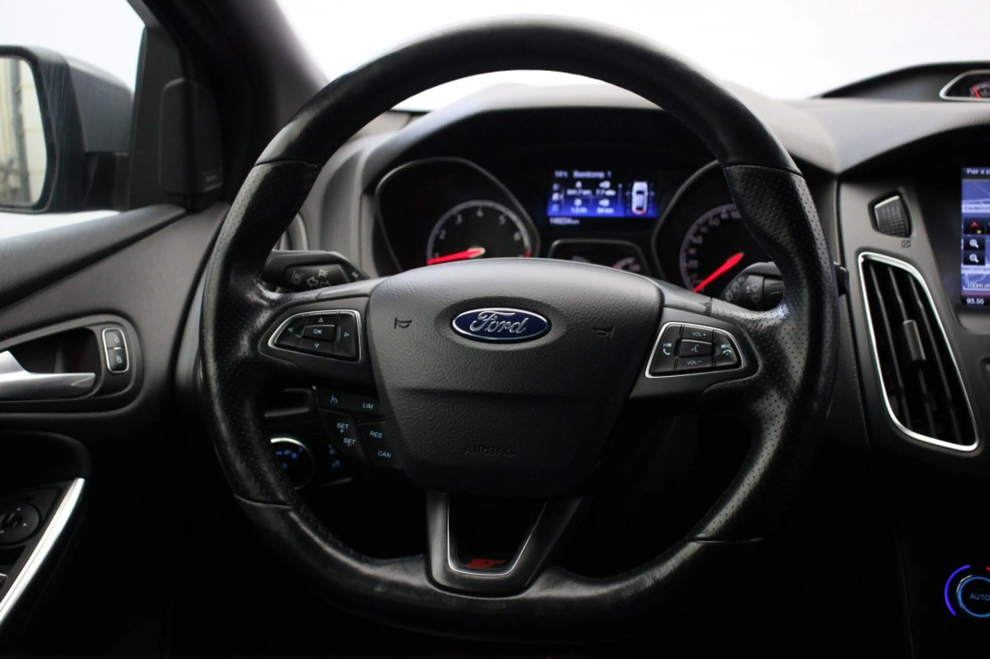 Ford Focus Wagon 2.0 ST 250 Pk - Navi, Camera, Recardo Sports — photo 22