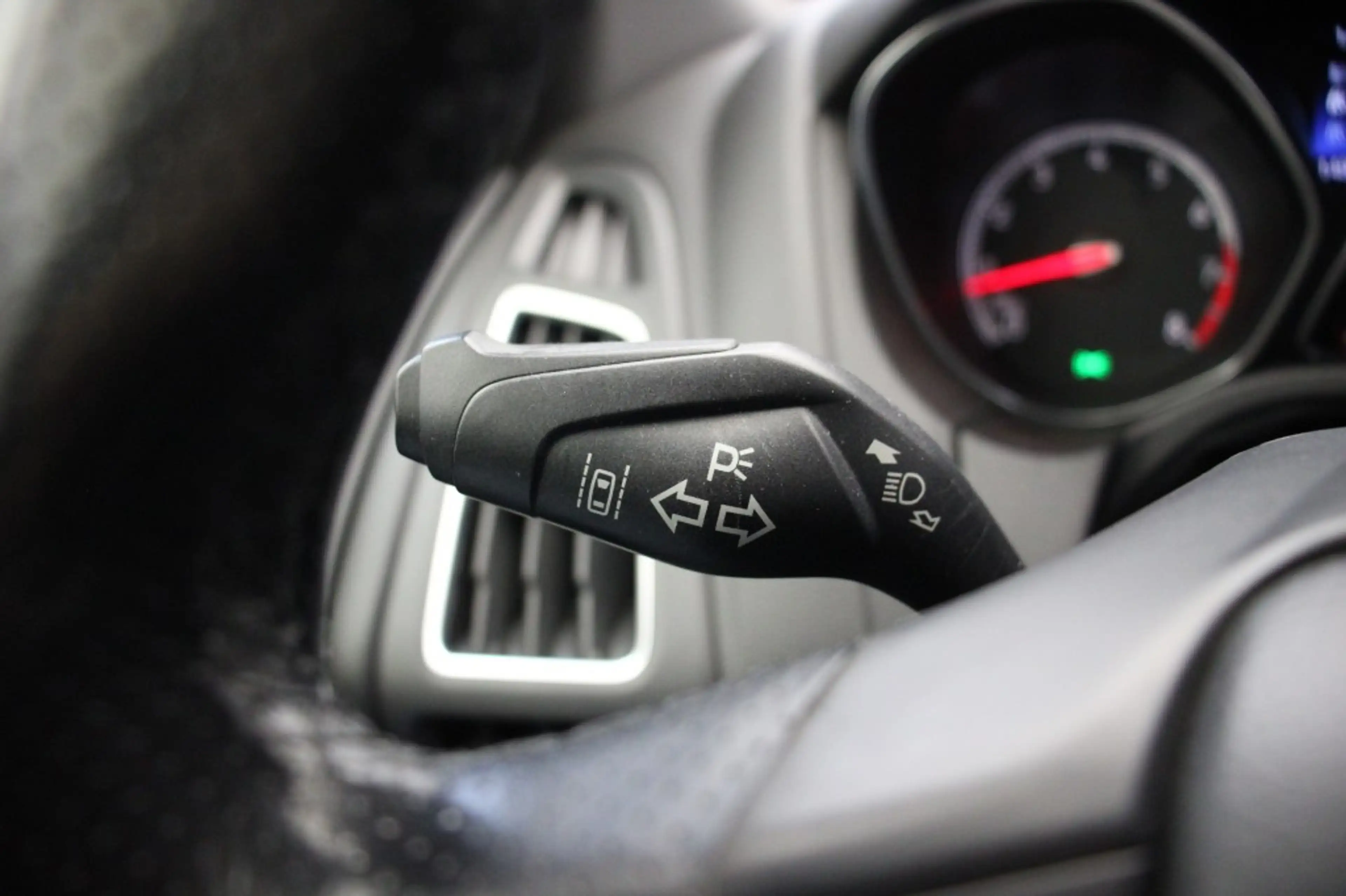 Ford Focus Wagon 2.0 ST 250 Pk - Navi, Camera, Recardo Sports — photo 26