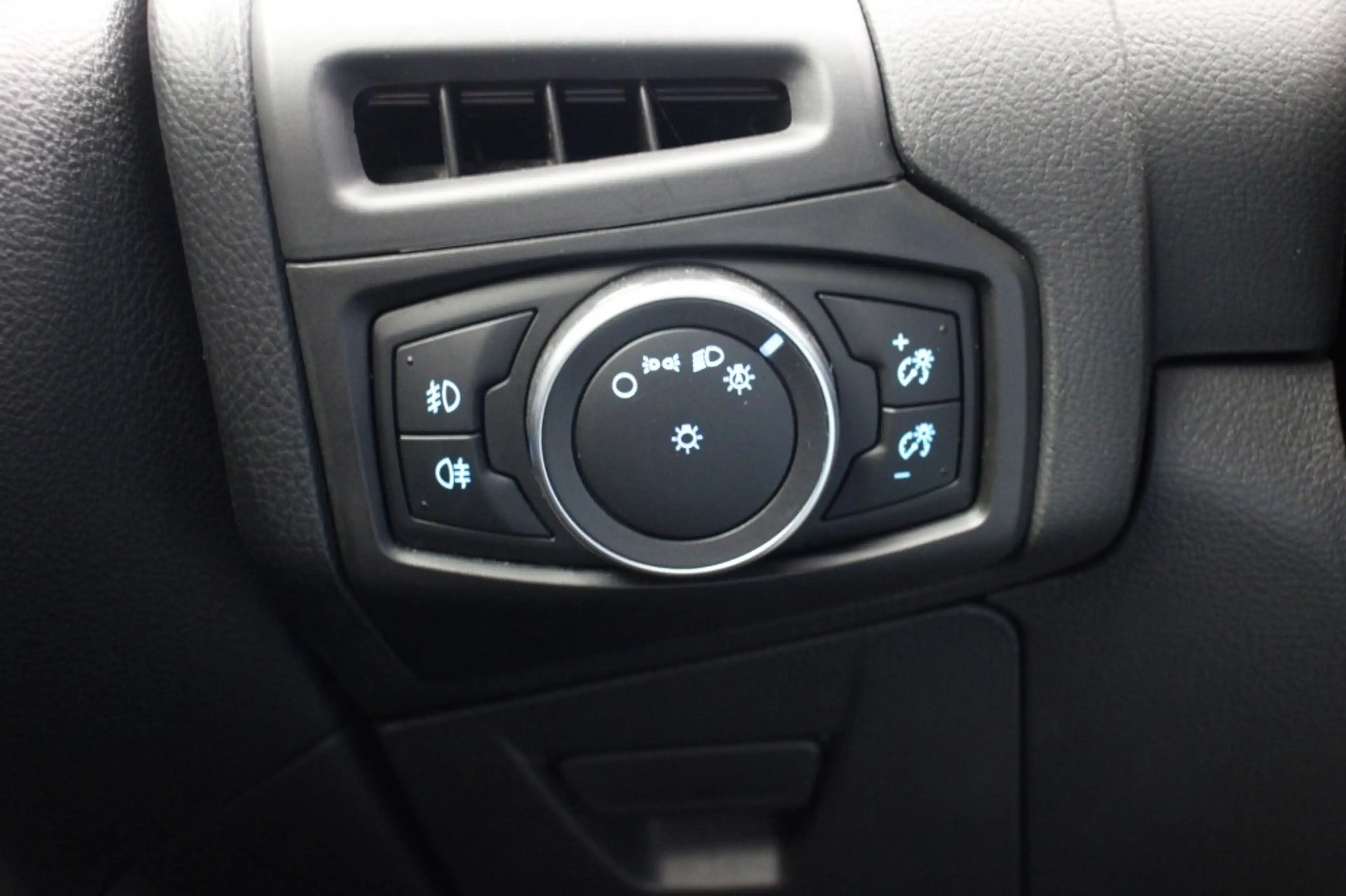 Ford Focus Wagon 2.0 ST 250 Pk - Navi, Camera, Recardo Sports — photo 36