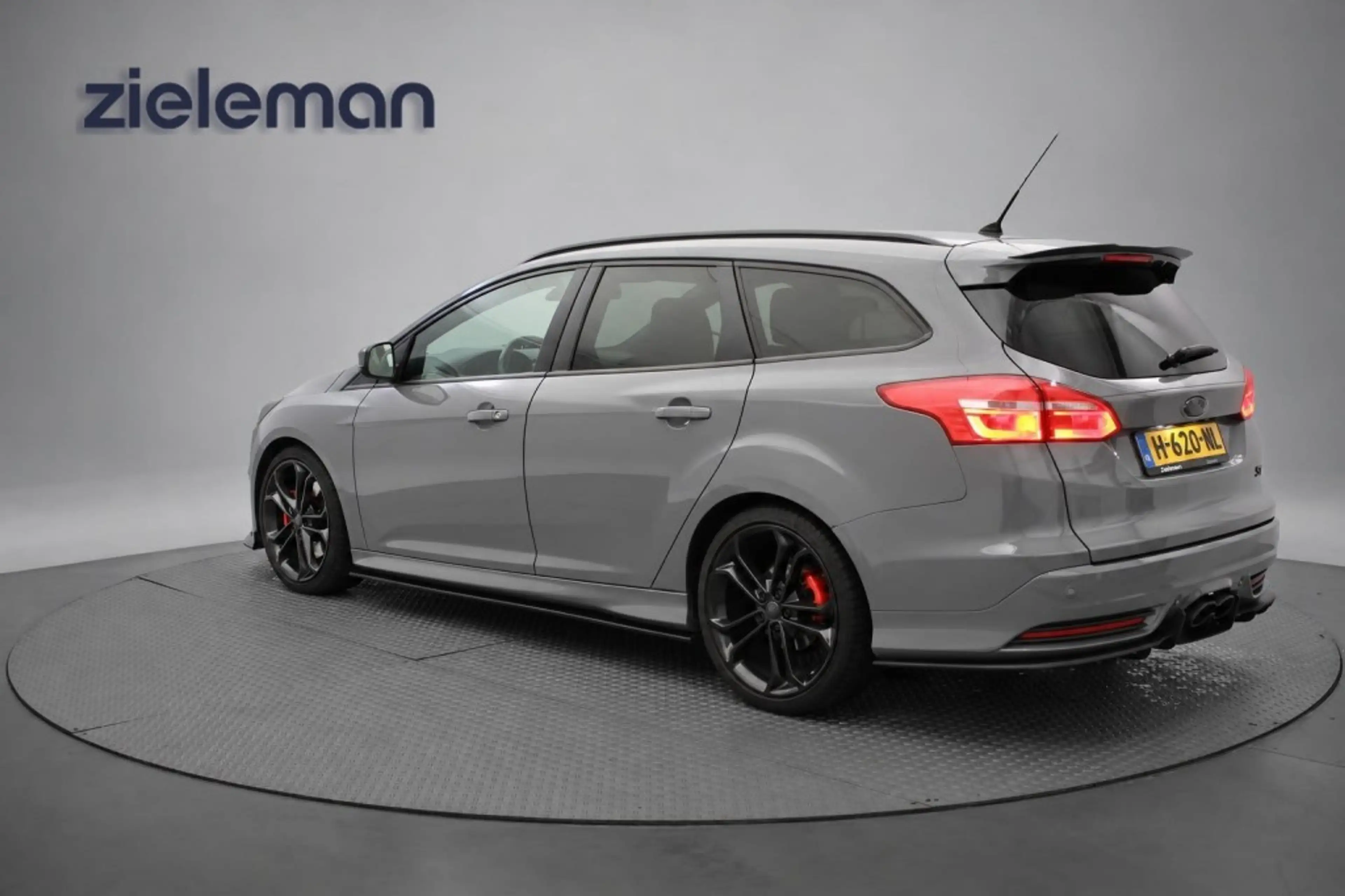 Ford Focus Wagon 2.0 ST 250 Pk - Navi, Camera, Recardo Sports — photo 3