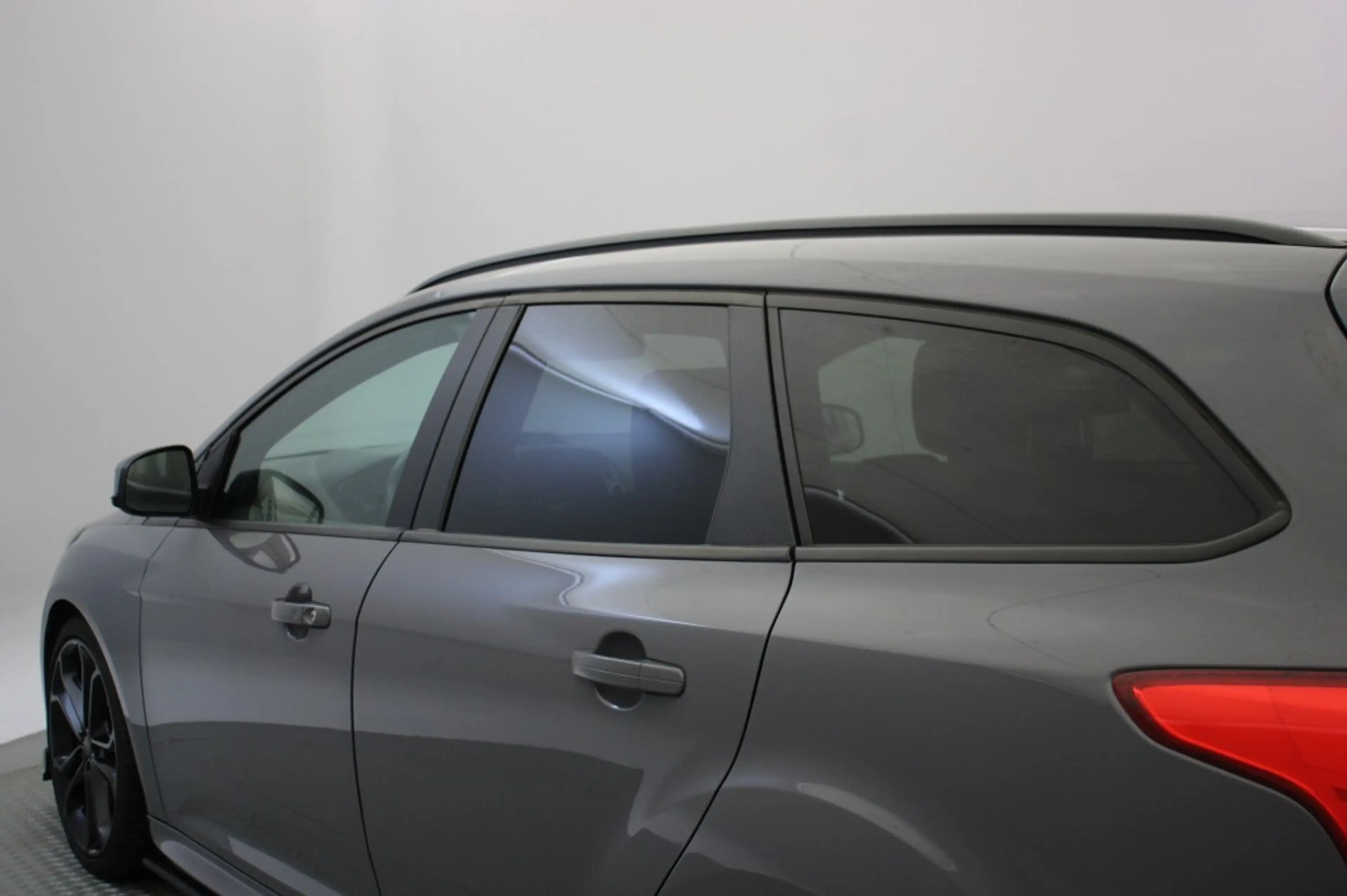 Ford Focus Wagon 2.0 ST 250 Pk - Navi, Camera, Recardo Sports — photo 40