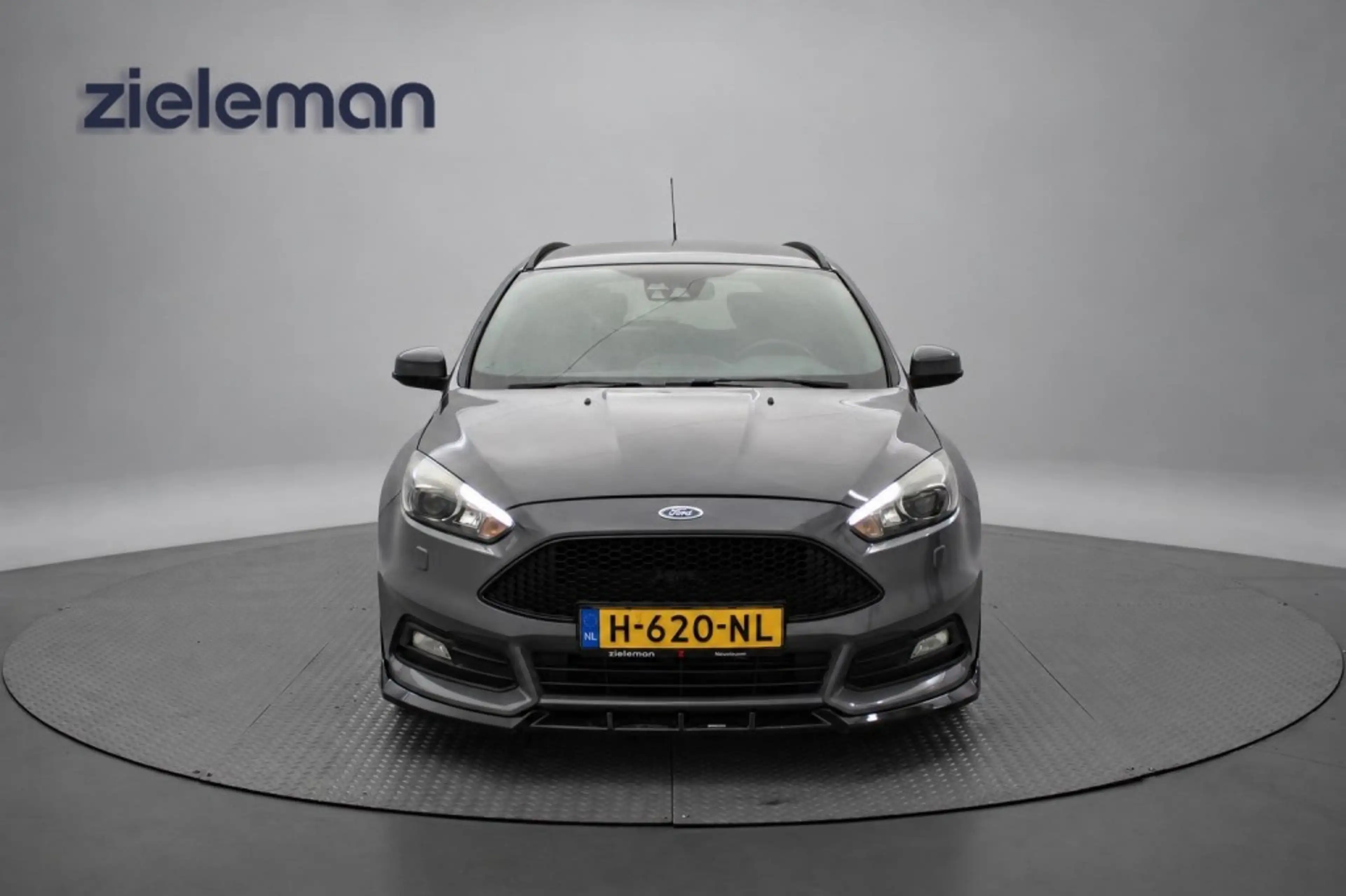 Ford Focus Wagon 2.0 ST 250 Pk - Navi, Camera, Recardo Sports — photo 16