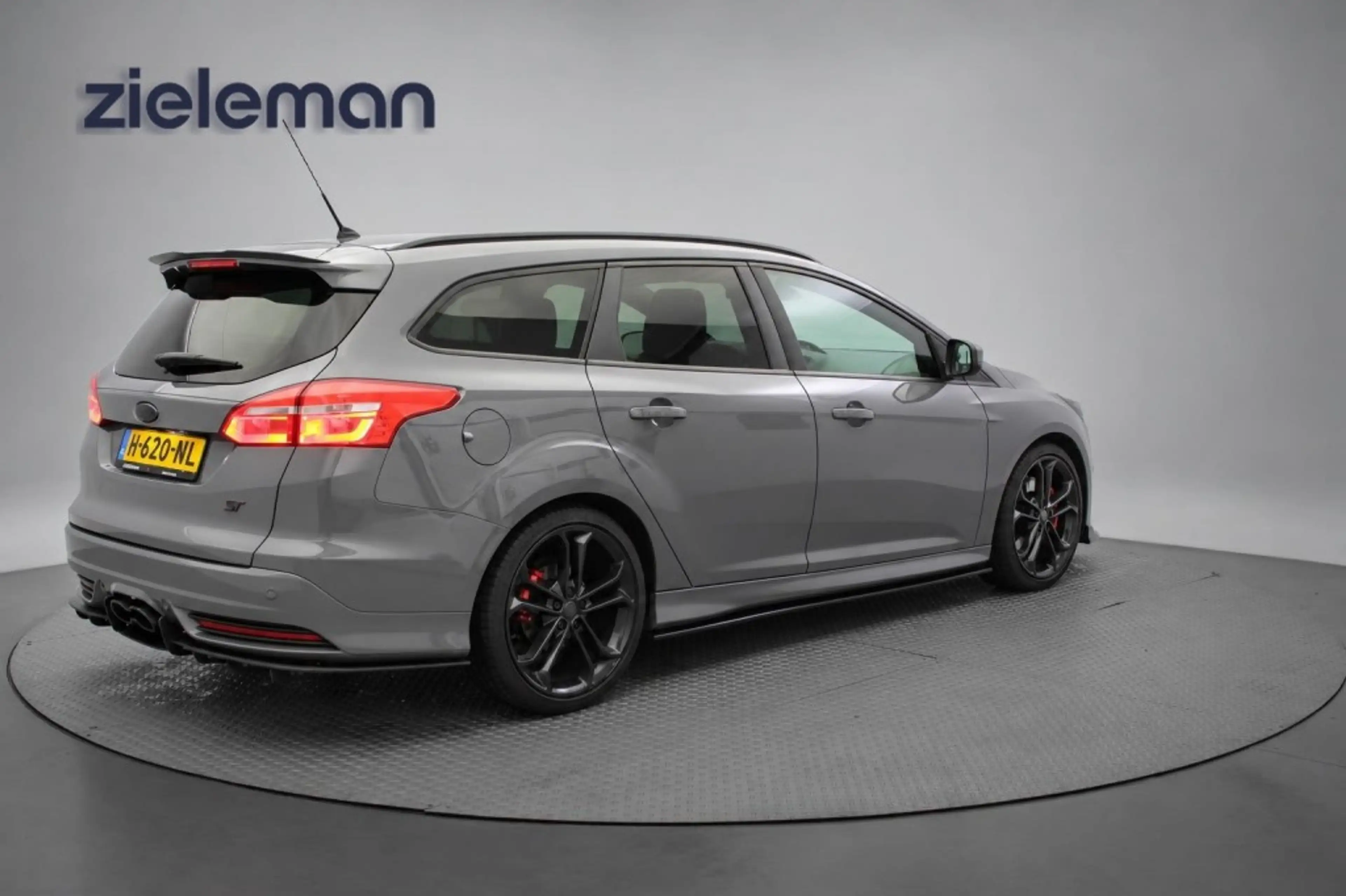 Ford Focus Wagon 2.0 ST 250 Pk - Navi, Camera, Recardo Sports — photo 18