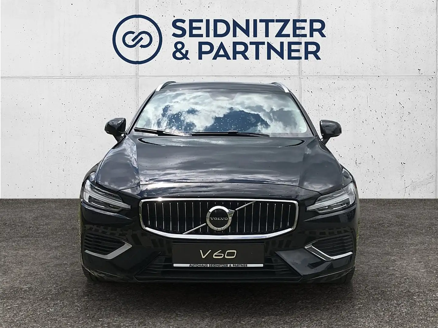 Volvo V60 T6 AWD PHEV Plus Bright Schwarz - 2