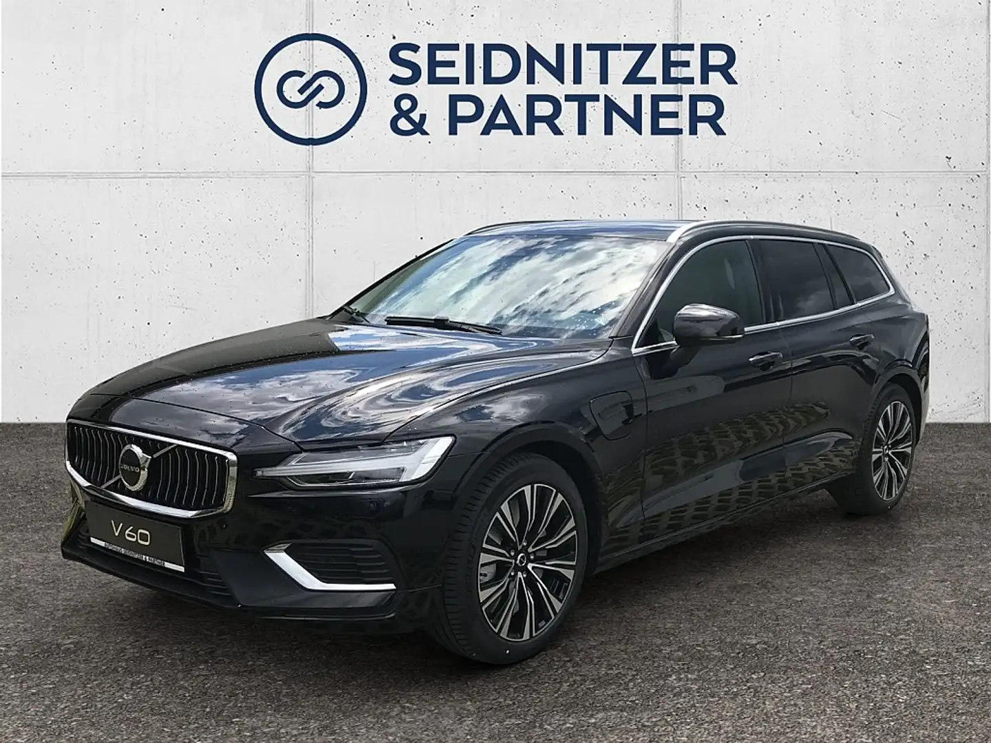 Volvo V60 T6 AWD PHEV Plus Bright Schwarz - 1