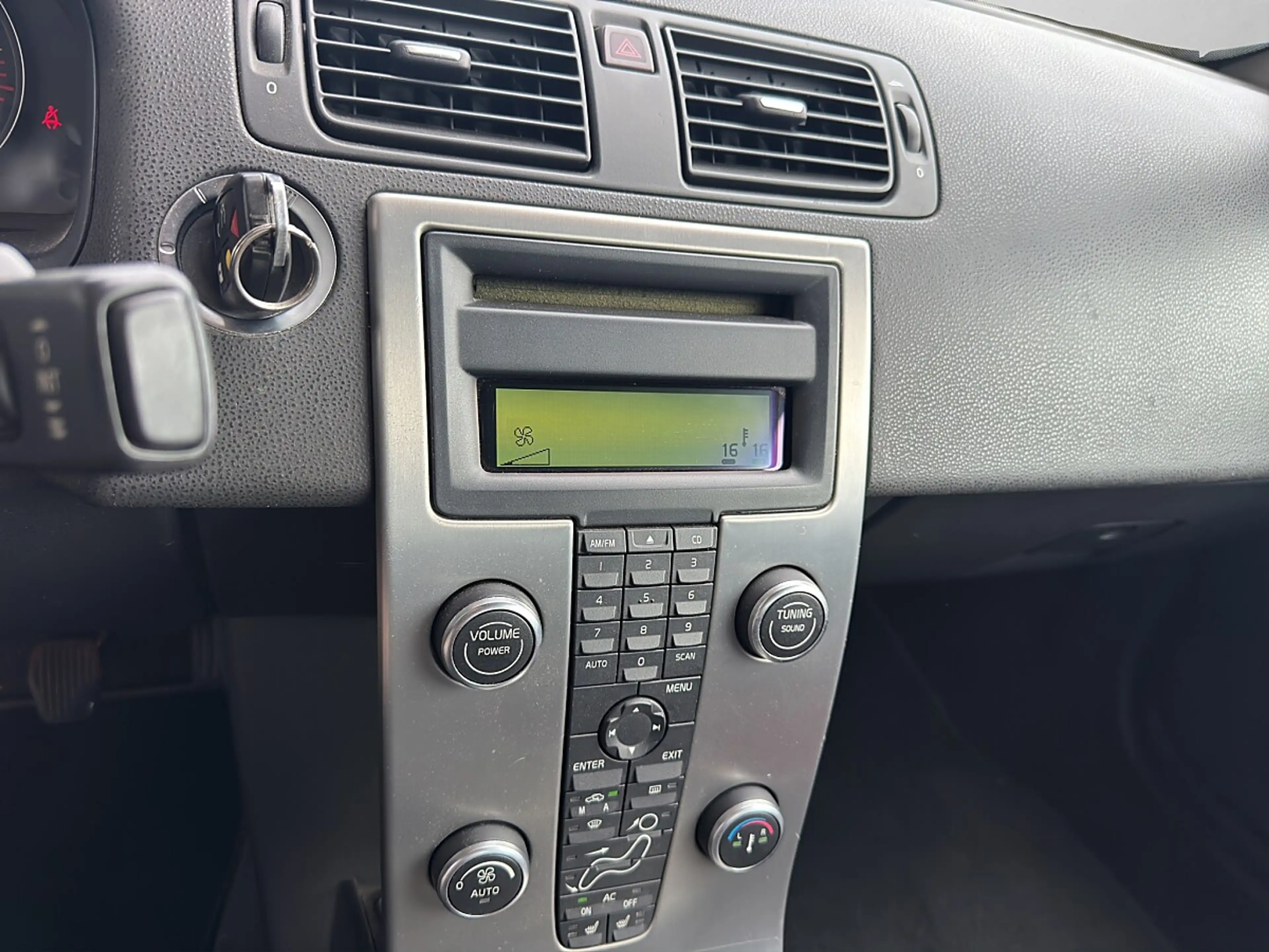 Volvo C70 2,4 Momentum — photo 14