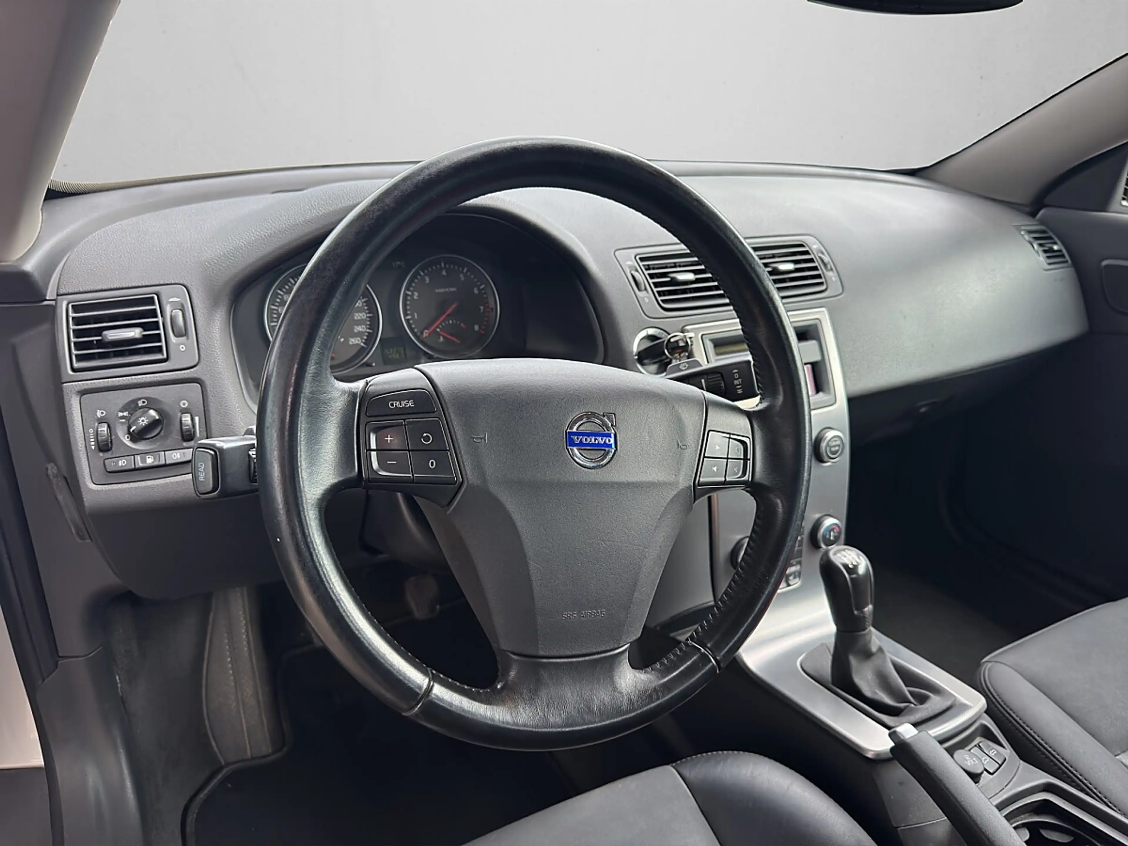 Volvo C70 2,4 Momentum — photo 10