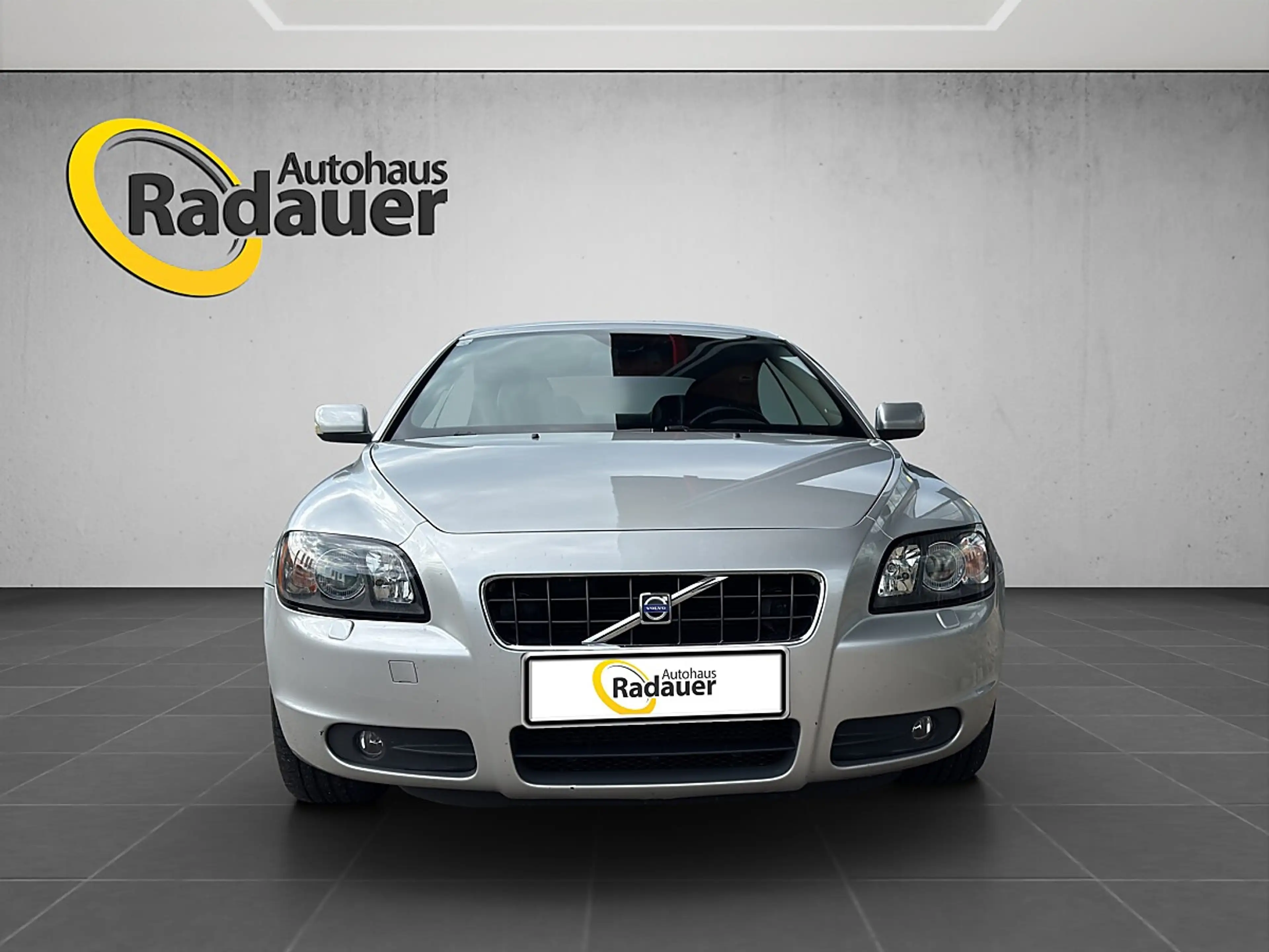 Volvo C70 2,4 Momentum — photo 8