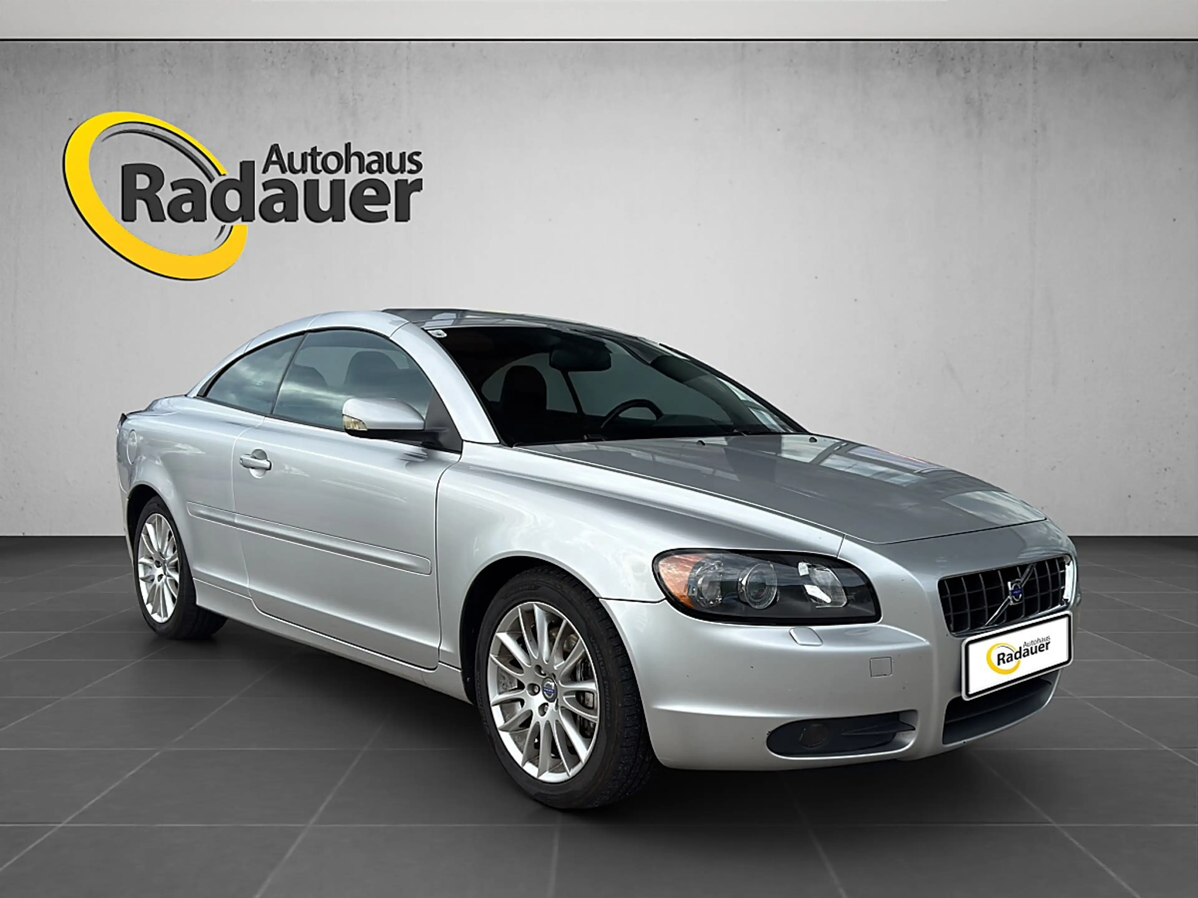 Volvo C70 2,4 Momentum — photo 7