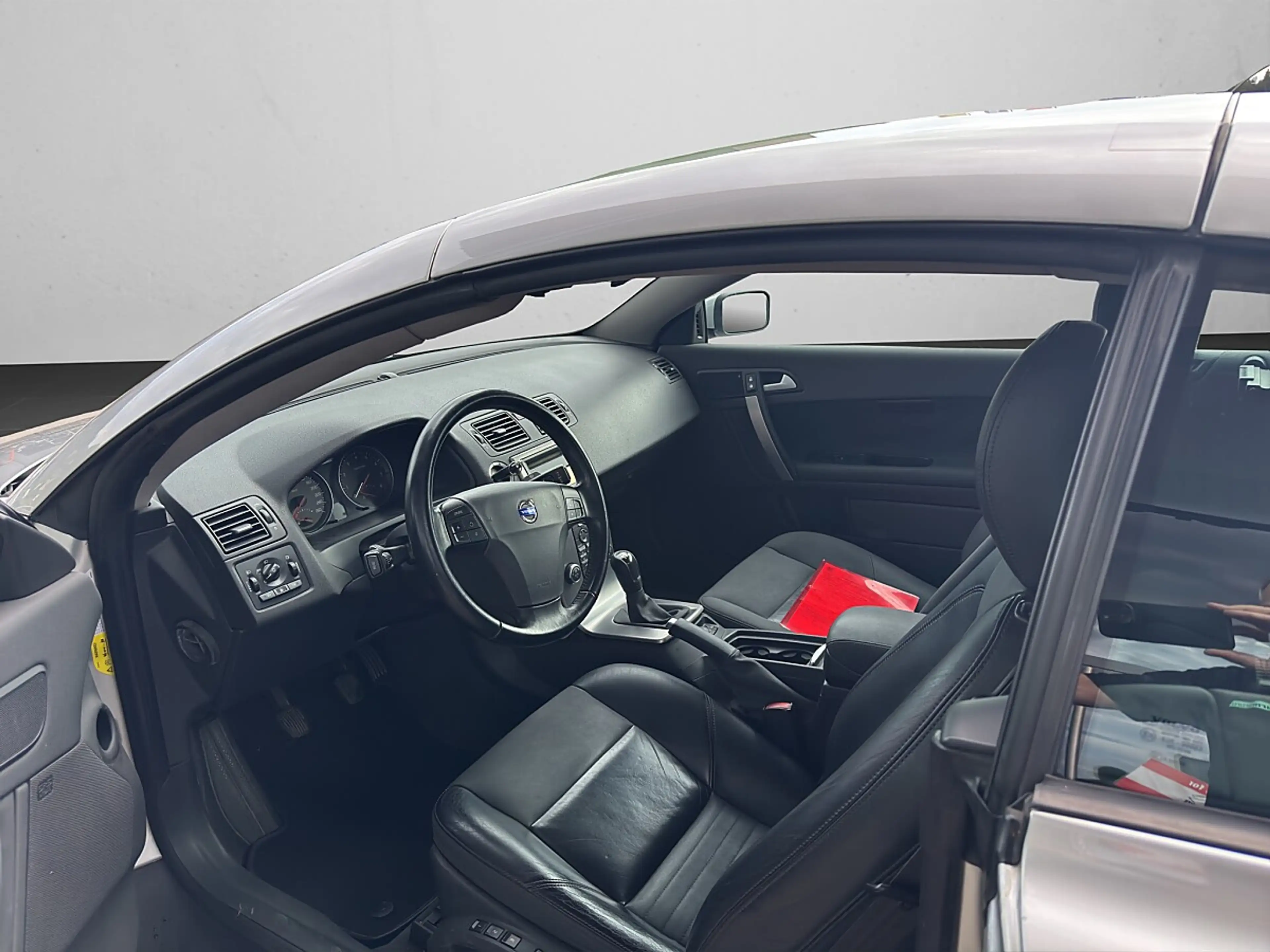 Volvo C70 2,4 Momentum — photo 9