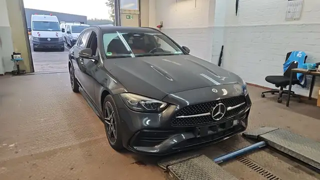 Mercedes-Benz C-Class view 3