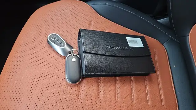 Mercedes-Benz C-Class view 8