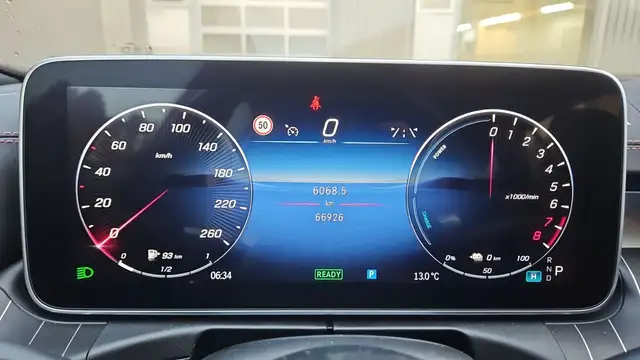 Mercedes-Benz C-Class view 10
