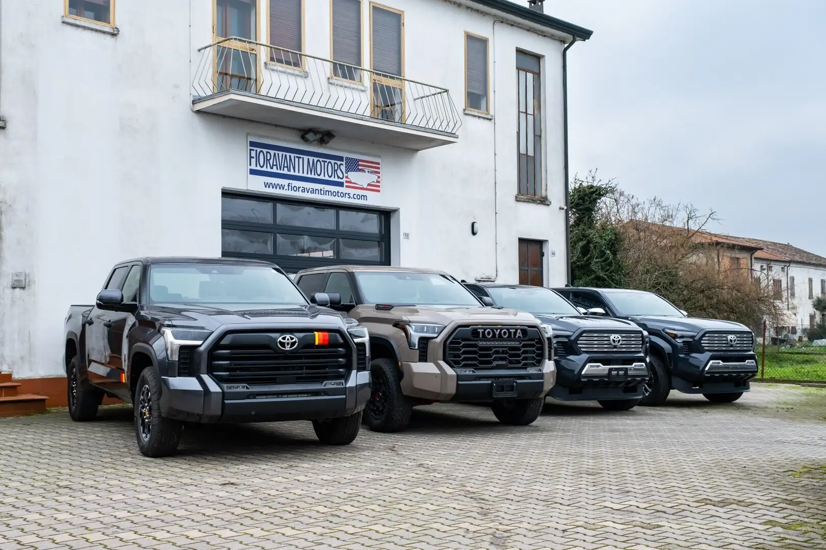 Toyota Tacoma LIMITED 2.4 i-Force HYBRID 4x4 Grijs - 2