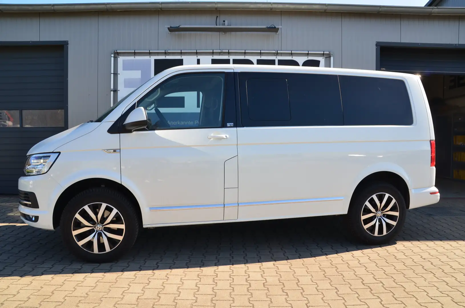 Volkswagen T6 Multivan GEN-SIX 4M/ACC/AHK/DSG/RFK/LED/SEIKE Weiß - 2