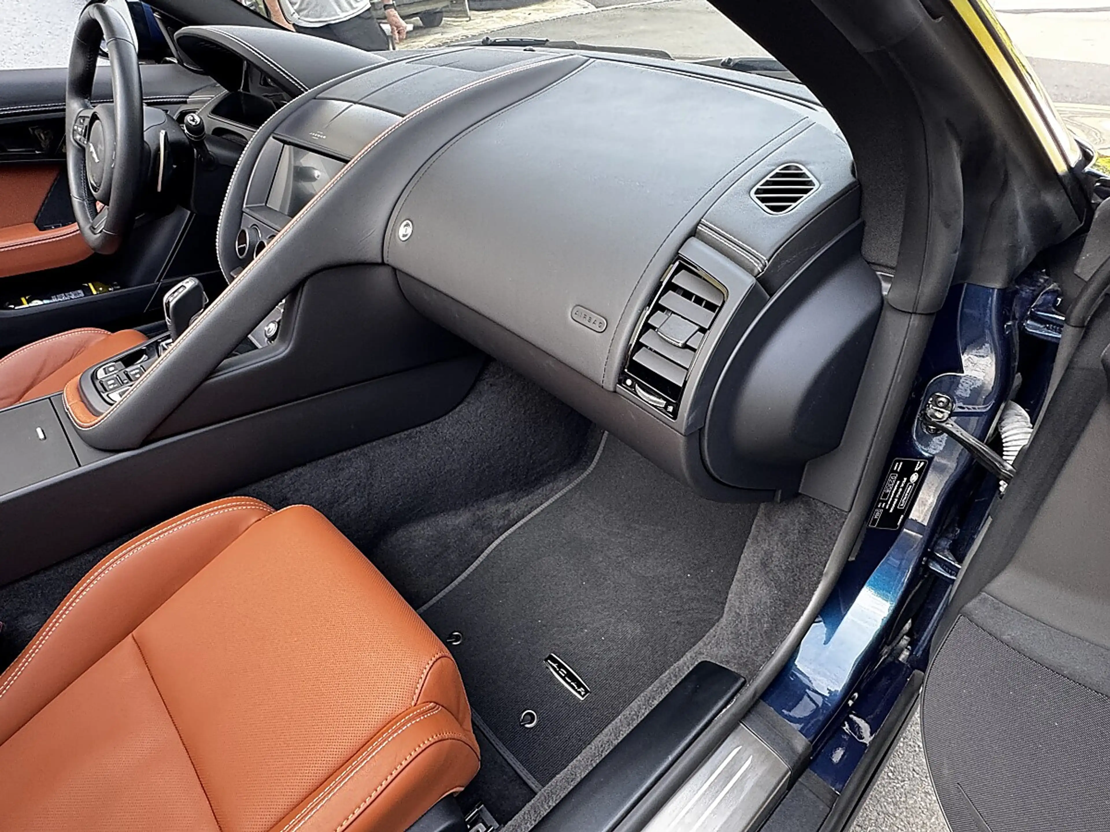 Jaguar F-Type R-Dynamic P450 Cabrio — photo 13