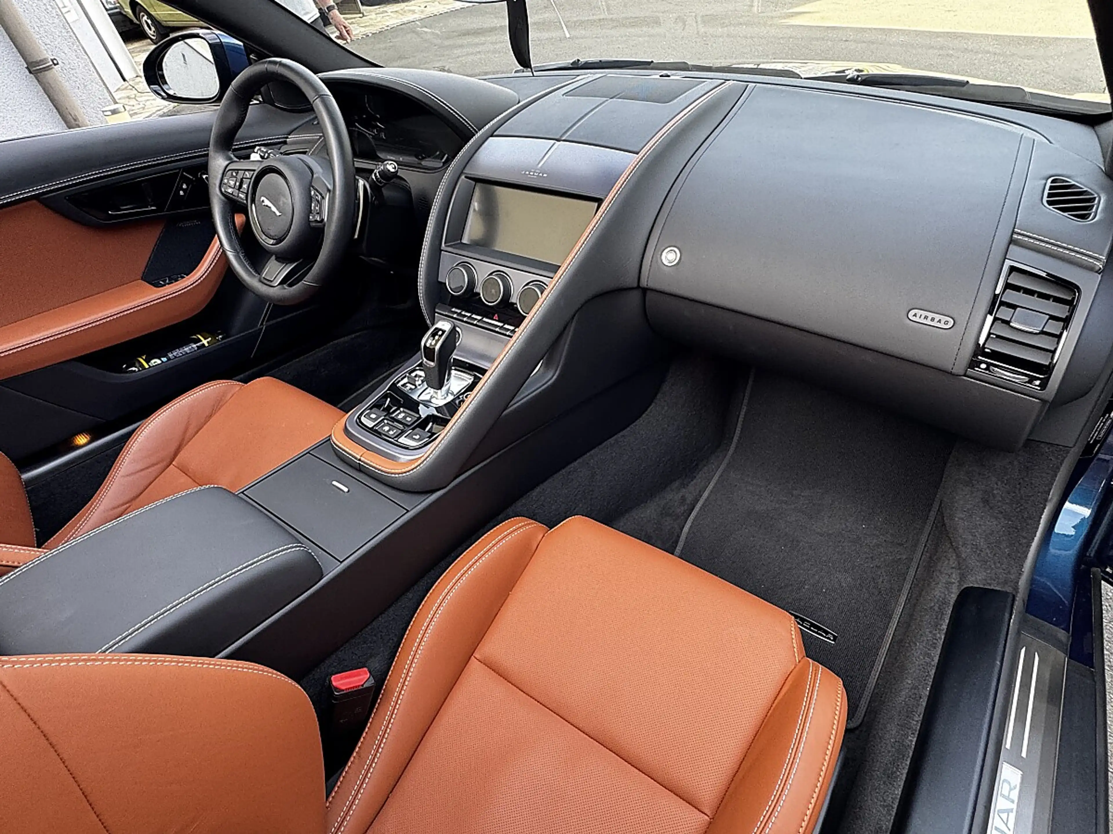 Jaguar F-Type R-Dynamic P450 Cabrio — photo 10