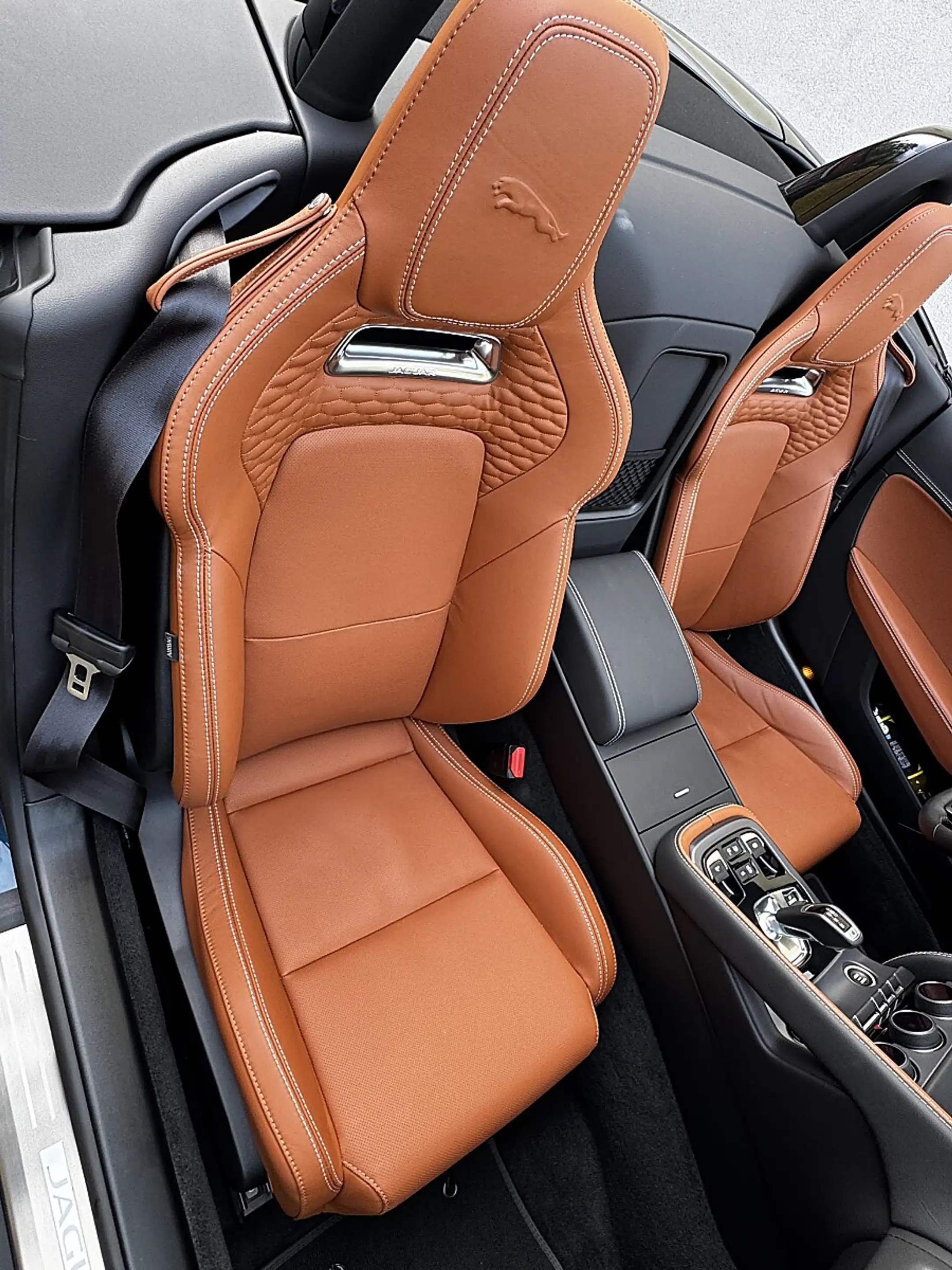Jaguar F-Type R-Dynamic P450 Cabrio — photo 12