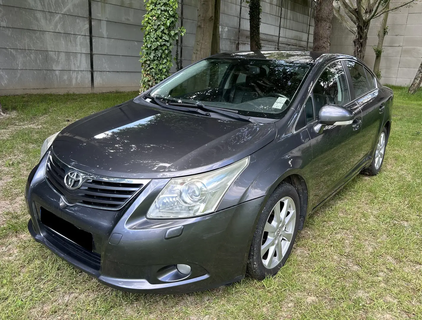 Toyota Avensis 2.0 D-4D Sol , Cuir Gris - 2