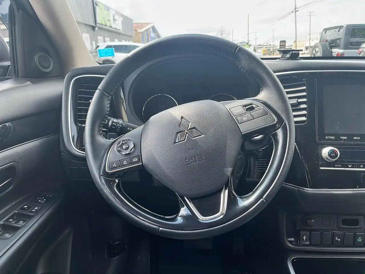Mitsubishi Outlander снимка Mitsubishi Outlander