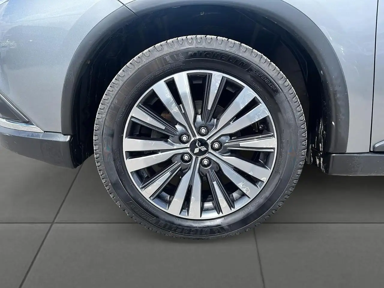 Mitsubishi Outlander снимка Mitsubishi Outlander