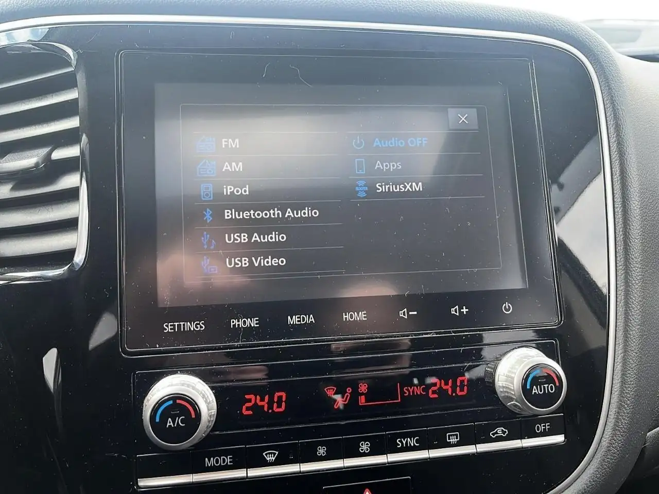 Mitsubishi Outlander снимка Mitsubishi Outlander