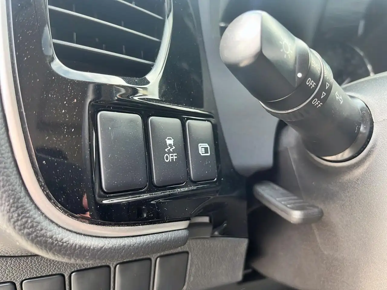 Mitsubishi Outlander снимка Mitsubishi Outlander