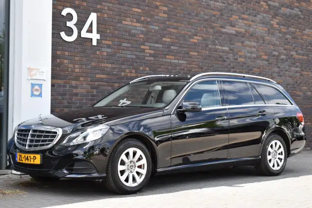 Mercedes-Benz E-Class view 3