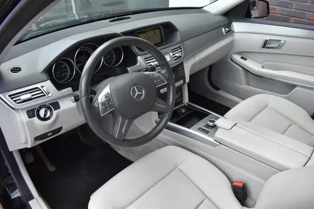 Mercedes-Benz E-Class view 4