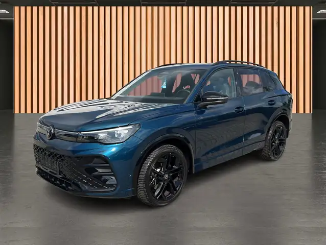 Volkswagen Tiguan view 2