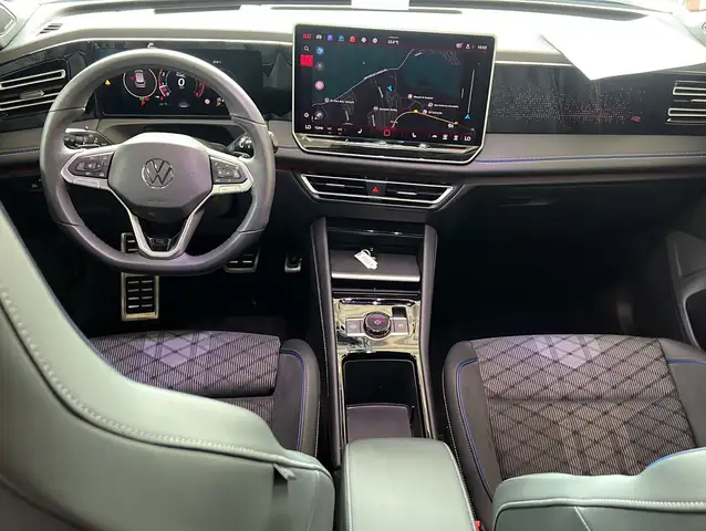 Volkswagen Tiguan view 3