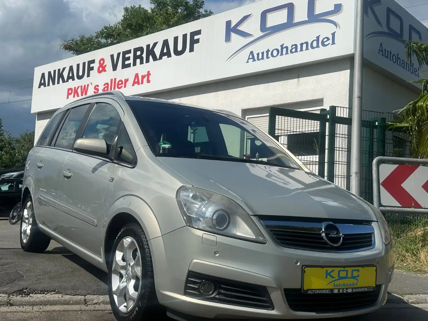 Opel Zafira 1.9 CDTI 7-Sitzer Silber - 1