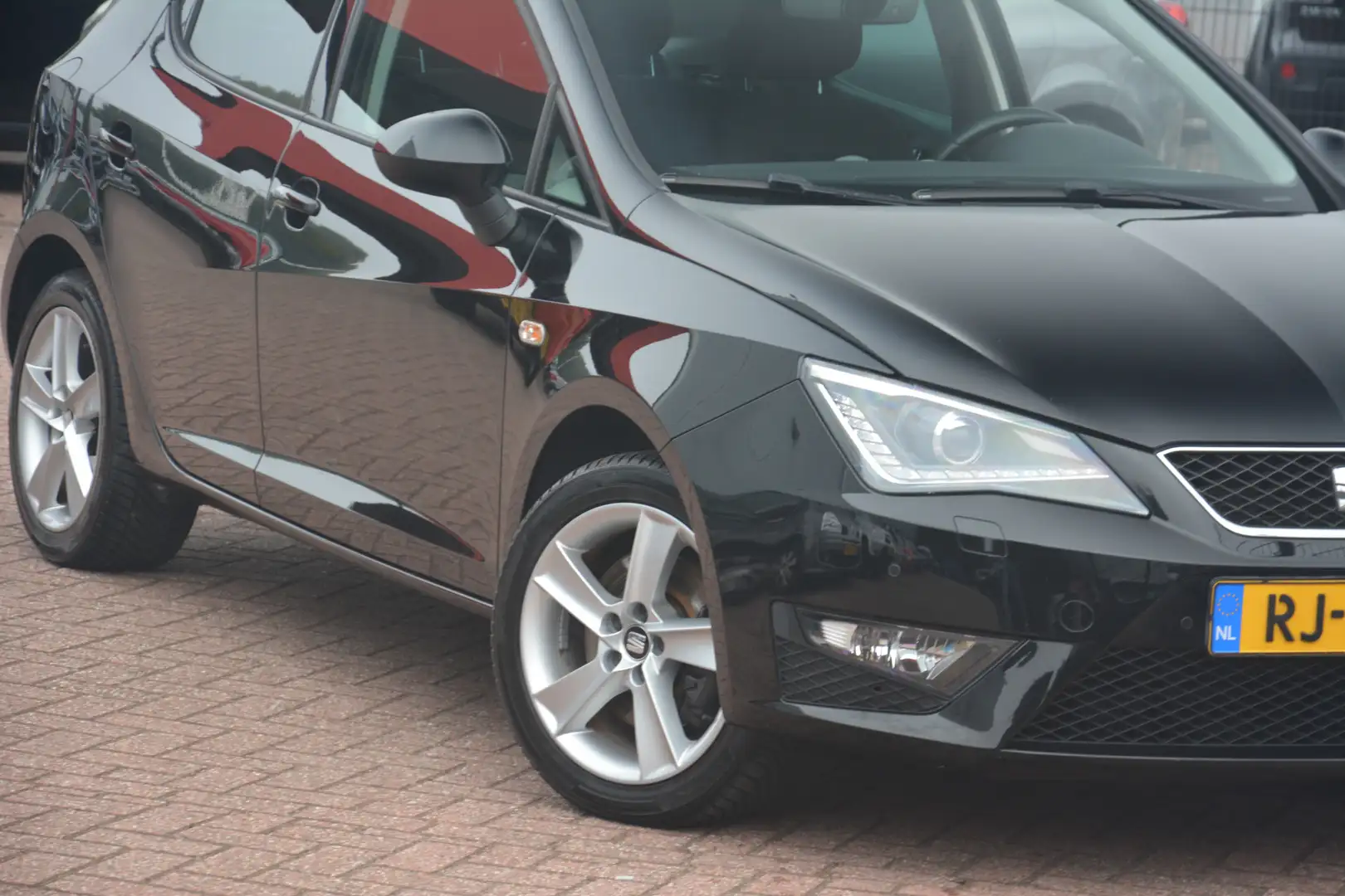 SEAT Ibiza 1.0 EcoTSI FR Connect | Navigatie | Stoelverwarmin Schwarz - 2