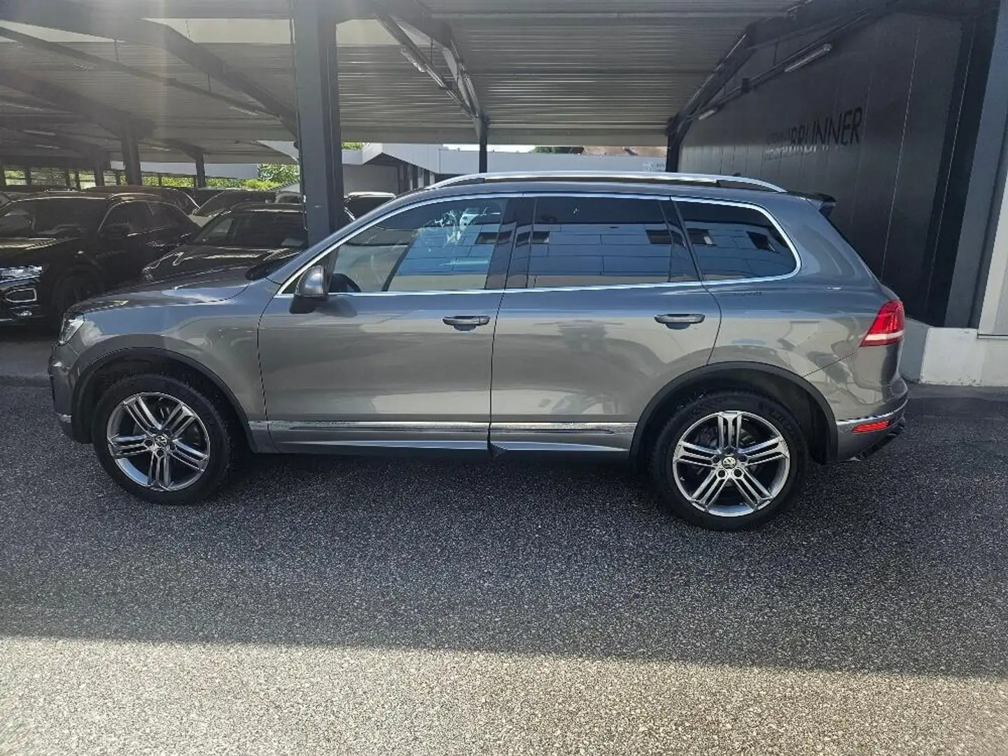Volkswagen Touareg V6 TDI BMT Terrain Tech 4Motion Aut. Grau - 2