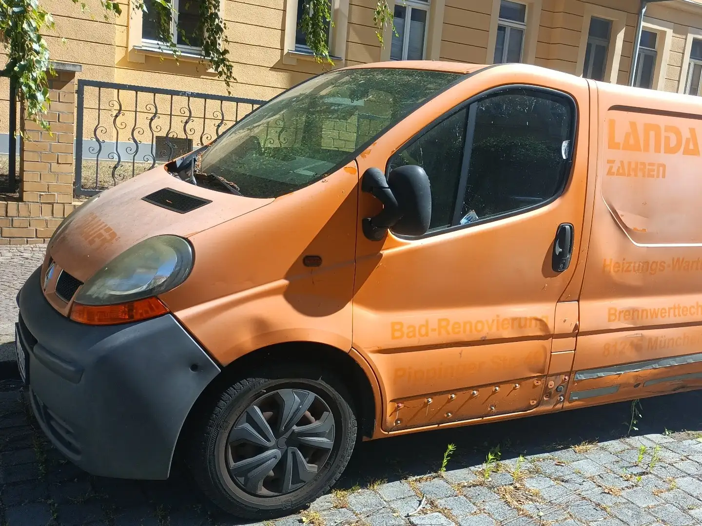 Renault Trafic 1.9DCi Furgón 27 Corto Normal 100 Orange - 1