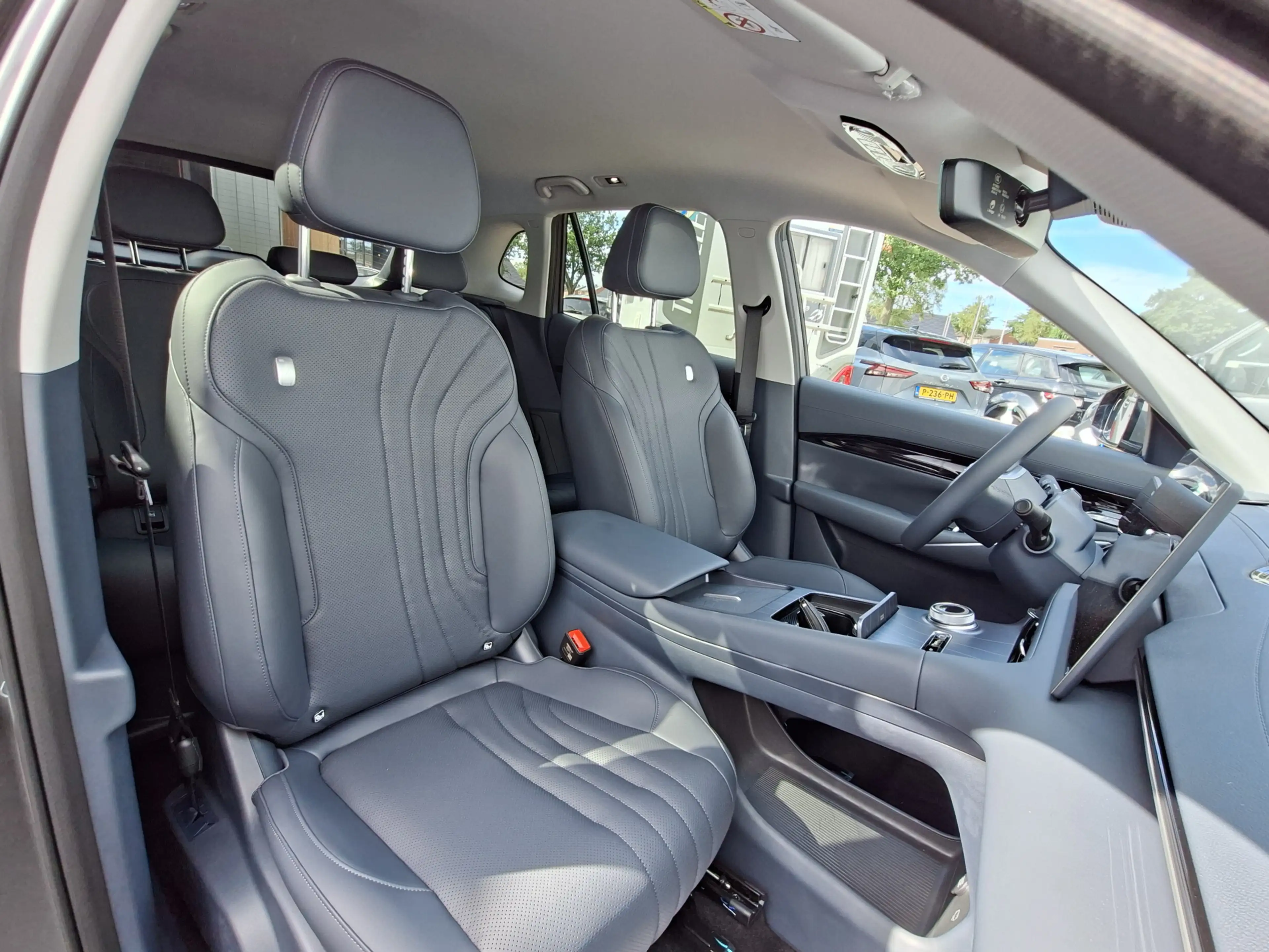 Volvo EX40 Geely E5 Pro+ 68 kWh V2L Long Range Adapt.Cruise M — photo 14