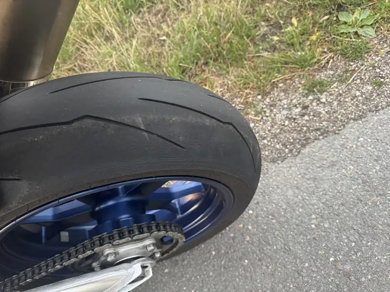 Aprilia RSV 1000 R - foto 8