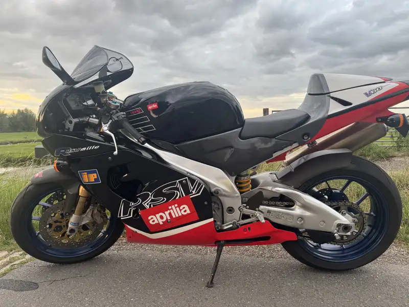 Aprilia RSV 1000 R - foto 7