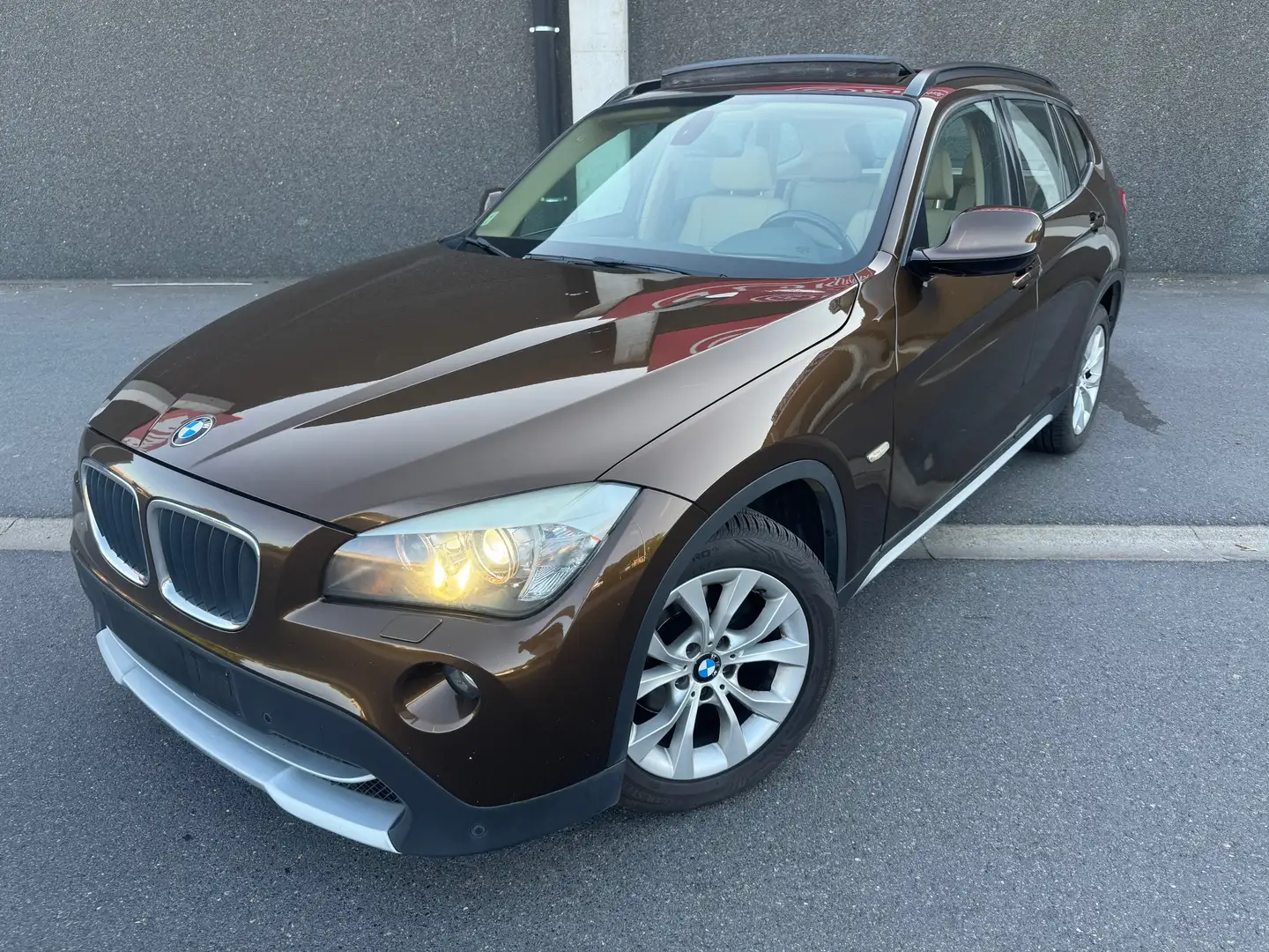 BMW X1 2.0 dA xDrive18 Brun - 1