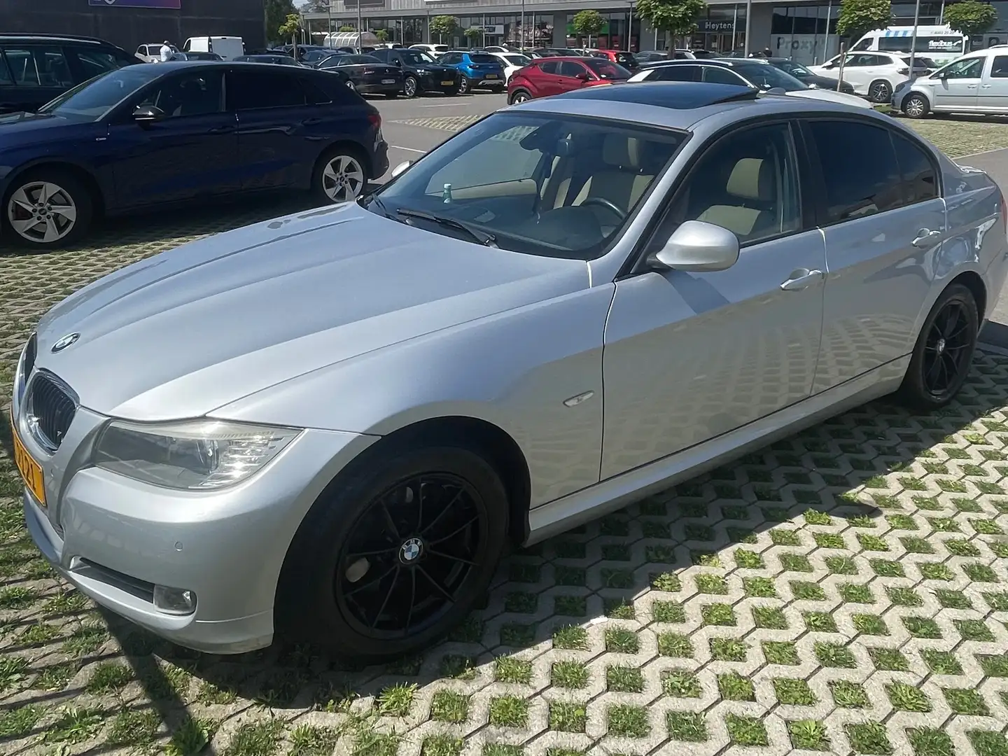 BMW 320 320d DPF Aut. Gris - 2