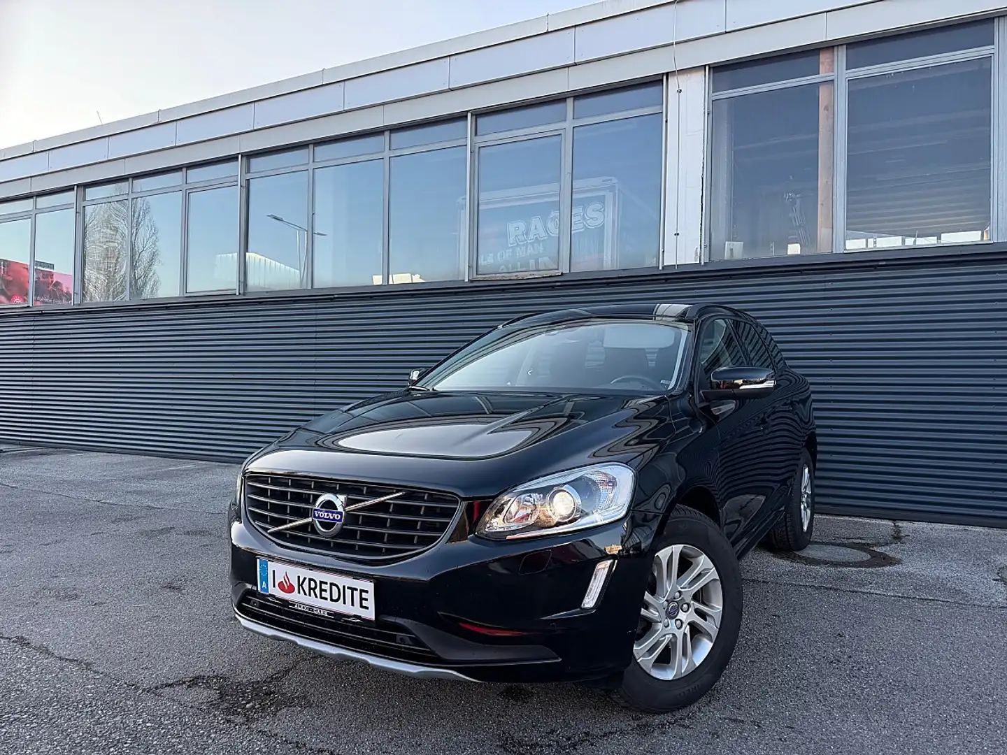 Volvo XC60 1 Besitz Kinetic Geartronic Schwarz - 1