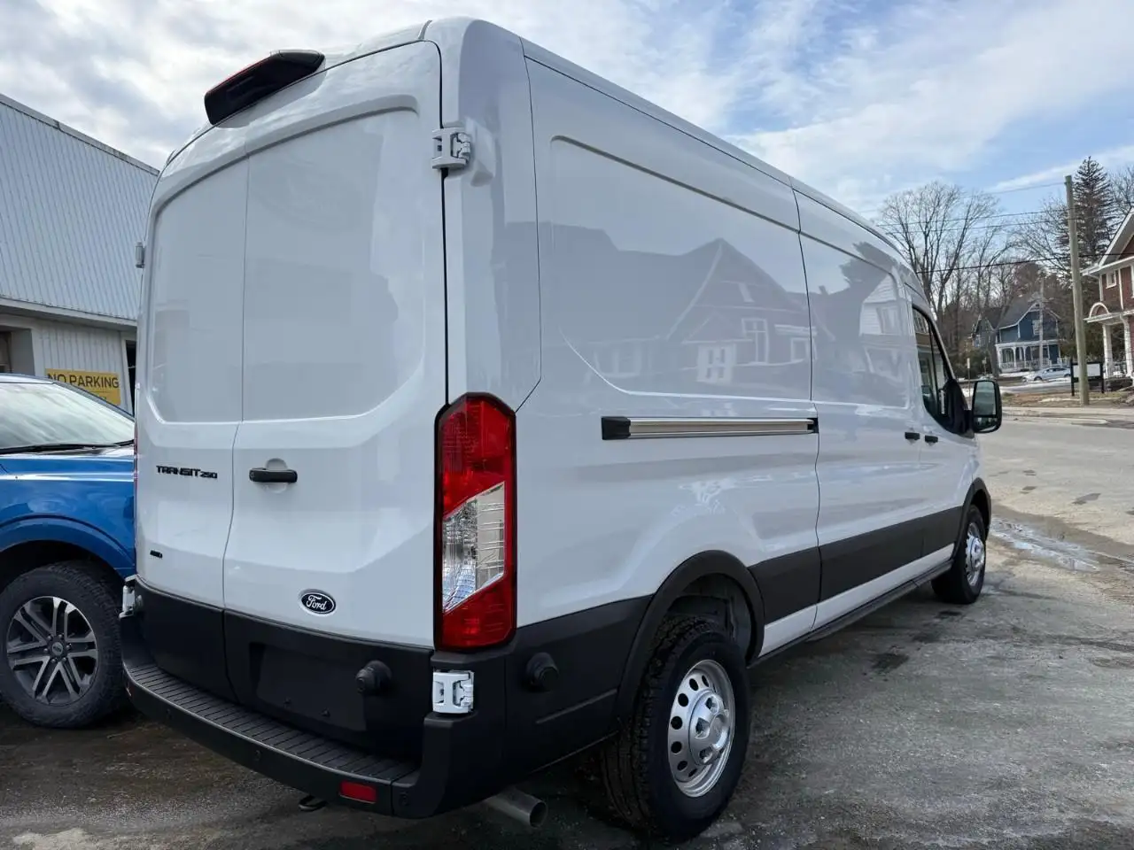 Ford Transit Cargo Van снимка Ford Transit Cargo Van